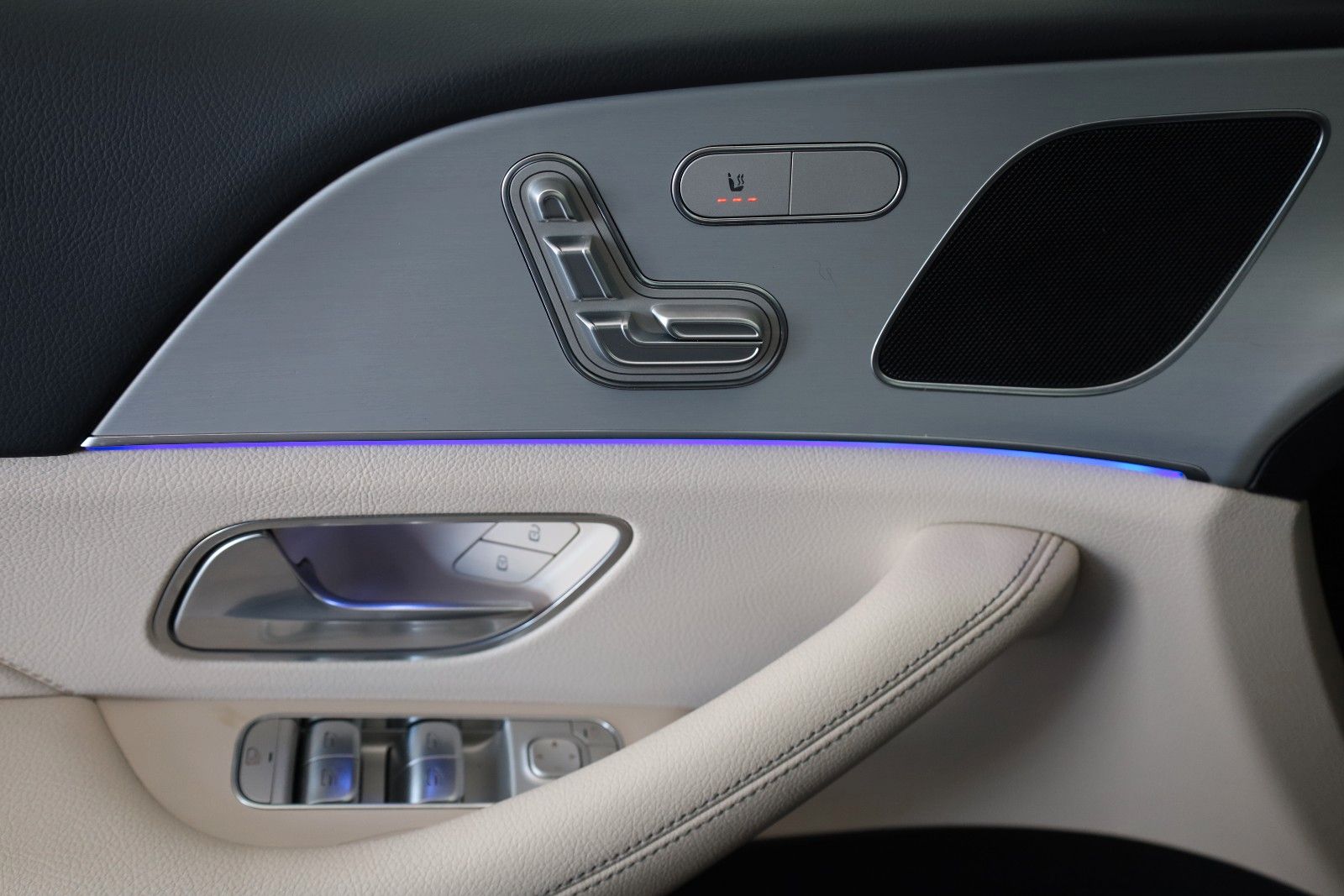 Fahrzeugabbildung Mercedes-Benz GLE 350de 4M Leder,Navi,LED,Park-Paket 360°,AHK