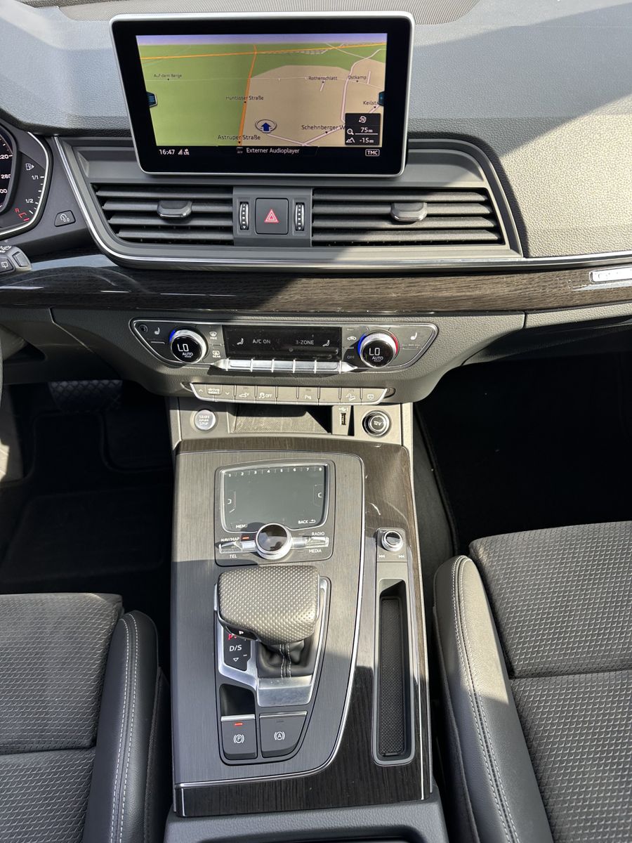 Fahrzeugabbildung Audi Q5 50 TFSI e Quattro S-Line NAV+LED+LUFTFAHRWERK