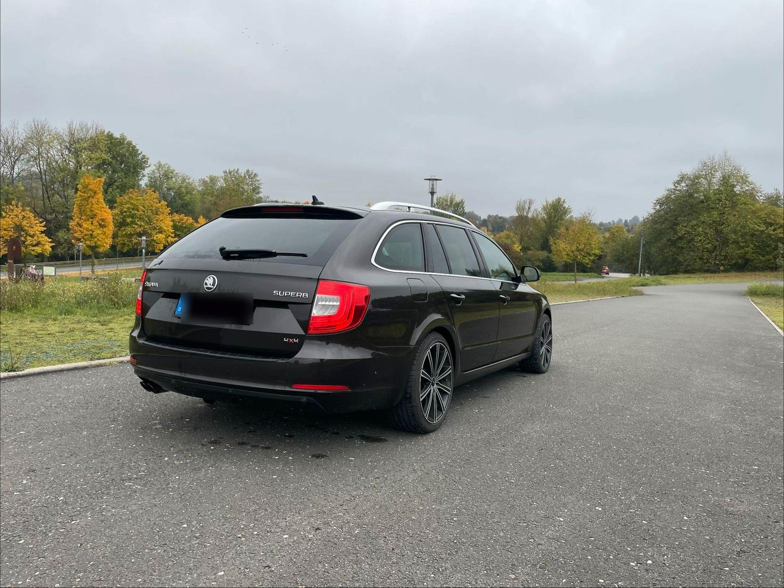 Skoda Superb 2013 — interior