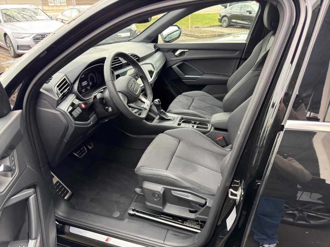 Fahrzeugabbildung Audi Q3 Sportback 35 1.5 TFSI Kamera,LED,Navi,SHZ,PDC