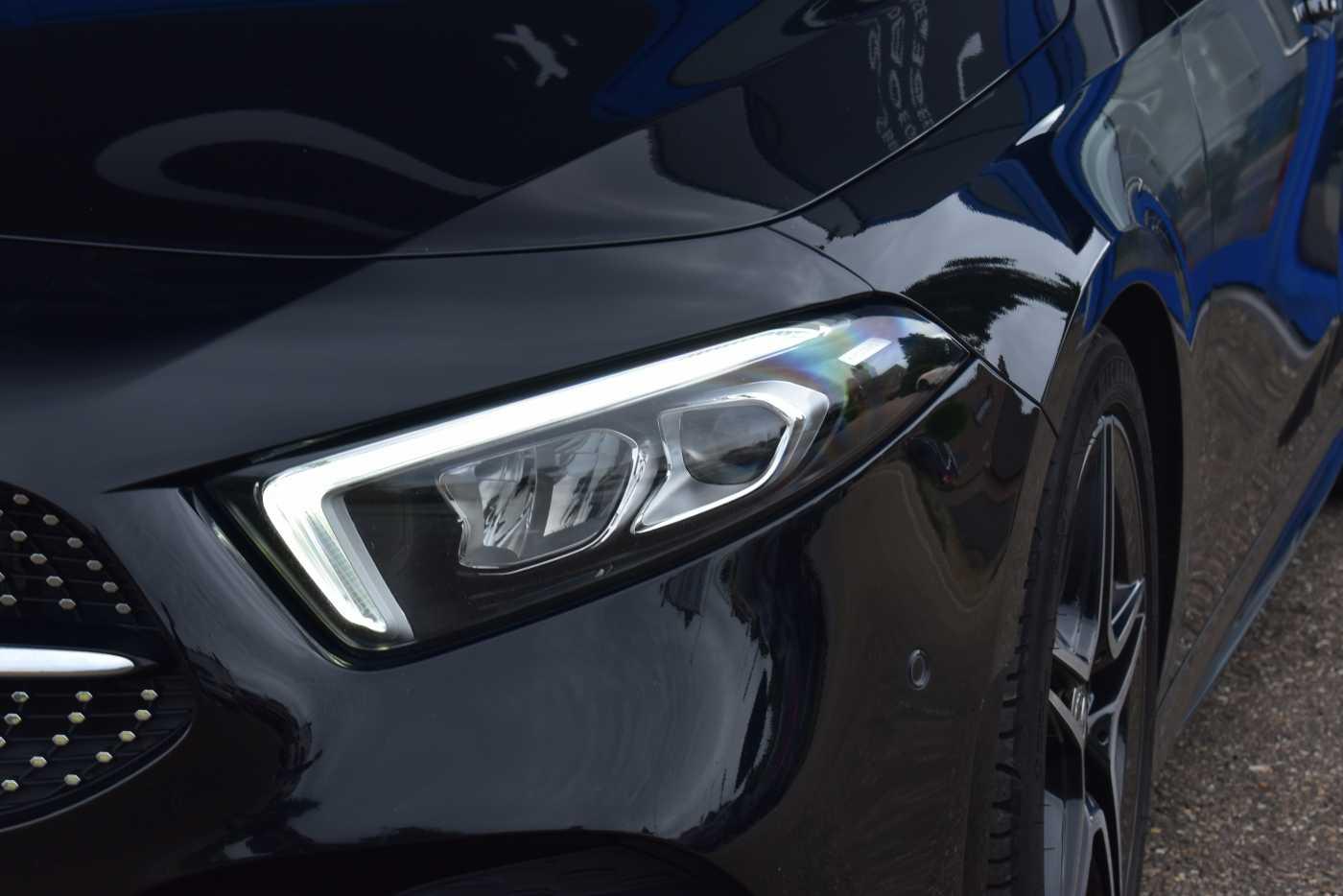 Mercedes-Benz A 180 AMG-Line Camera LED Tempomat Low mileage!