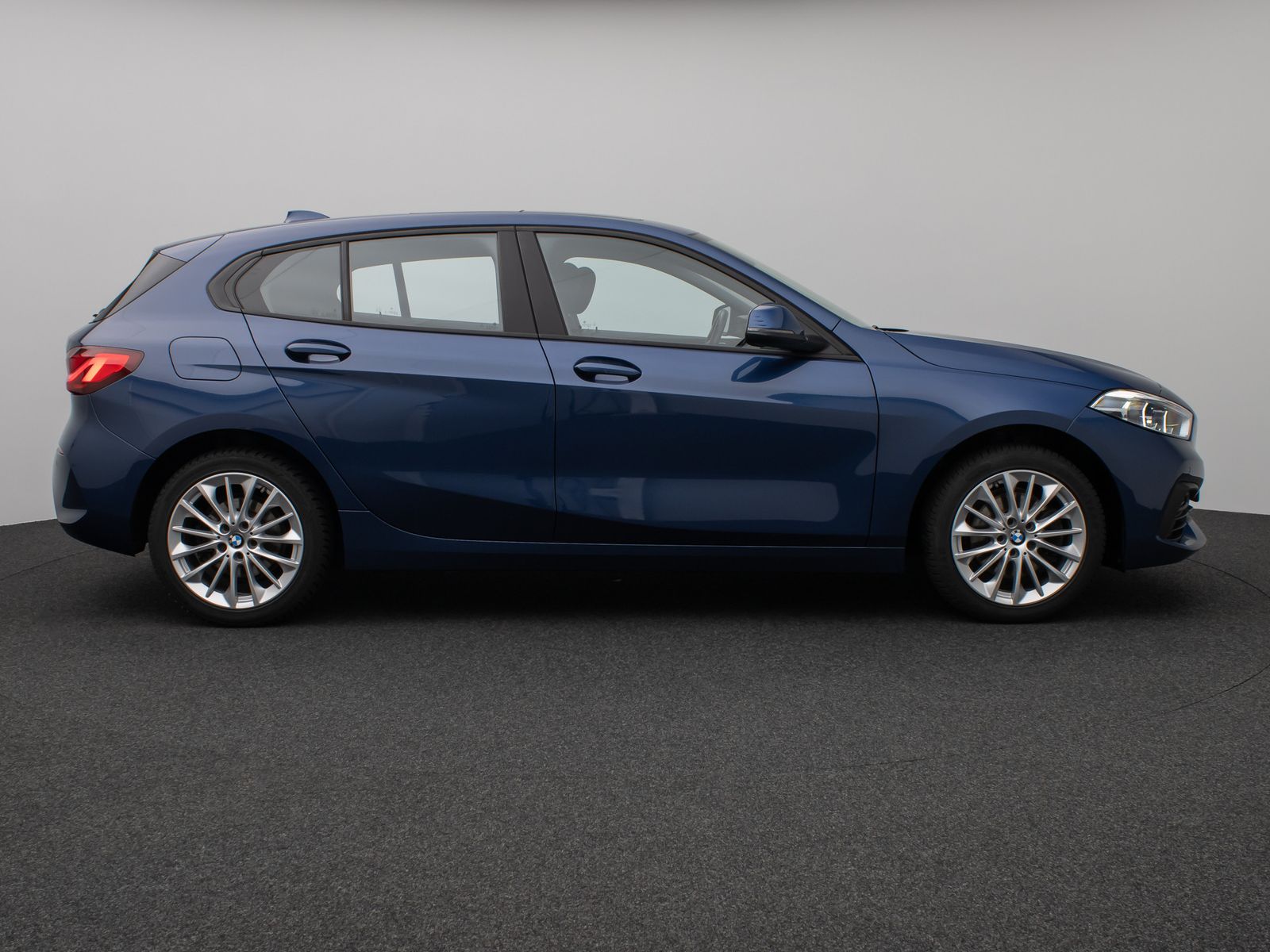 Fahrzeugabbildung BMW 118i Panorama DAB CockPitPro Lenkrhzg PDC LED