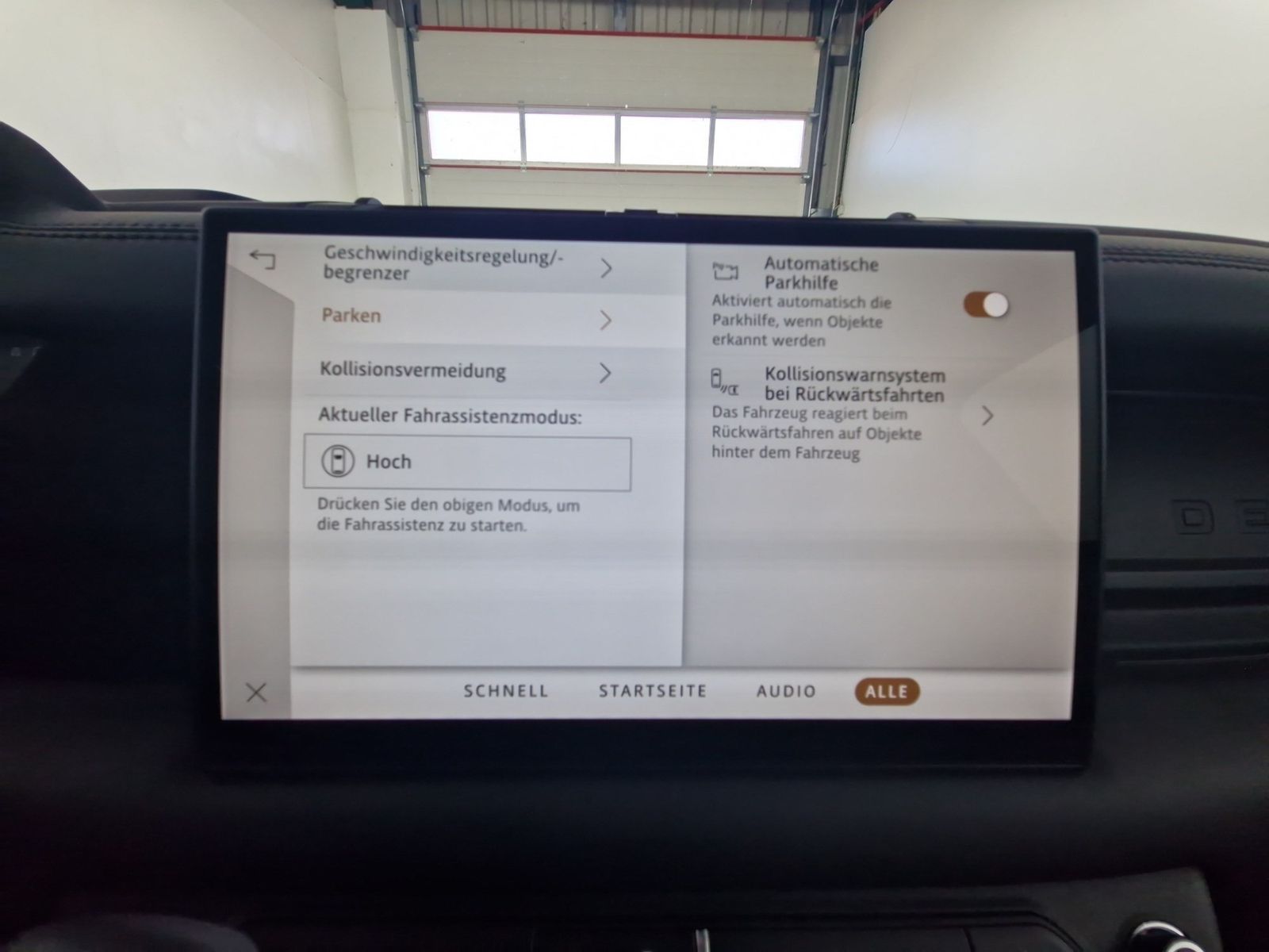 LAND ROVER Defender 90 Hard Top D250 X-Dynamic SE AHK – Bild 21
