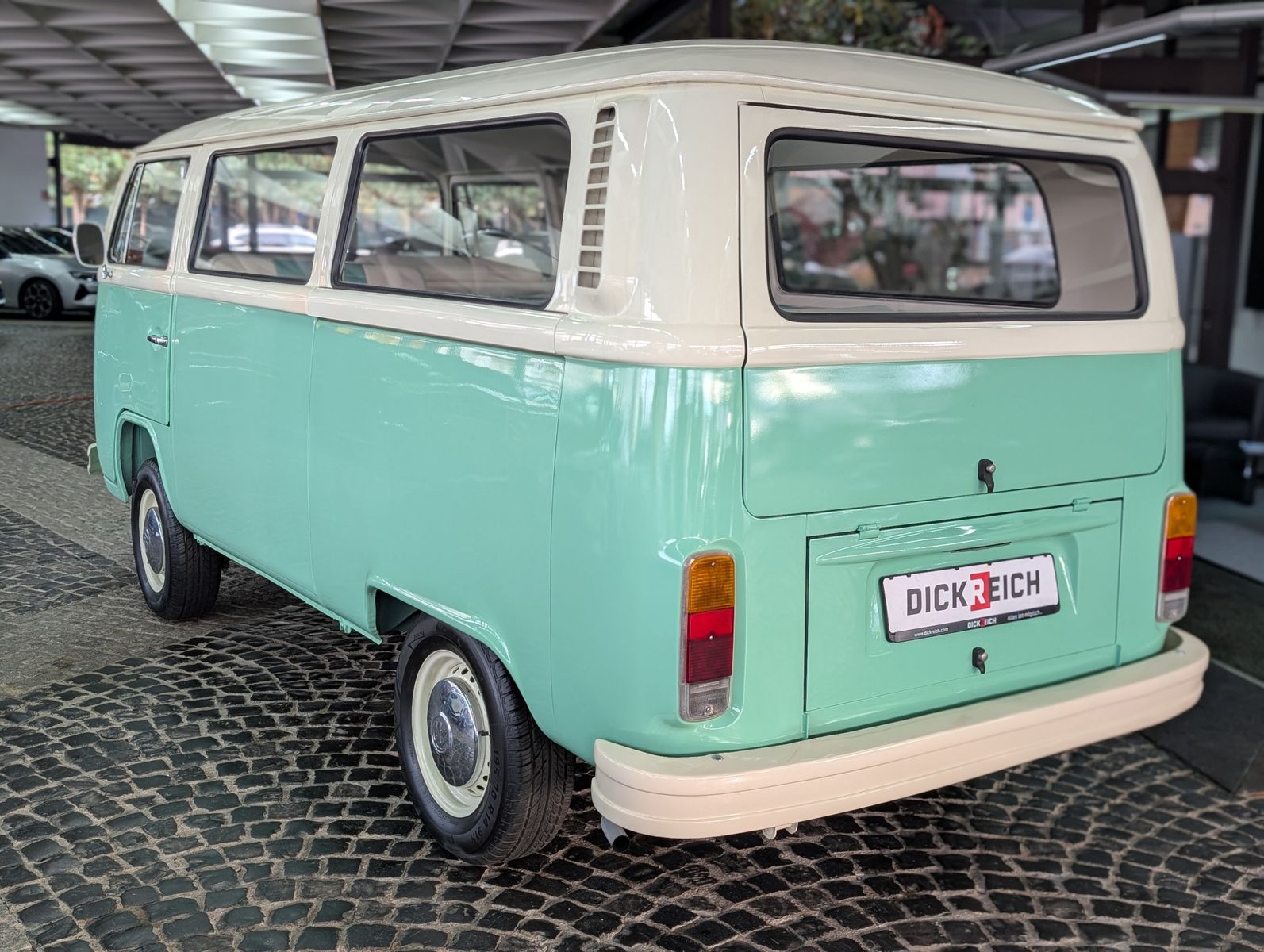 Fahrzeugabbildung Volkswagen T2 Fensterbus 9 Sitzer H-Zulassung frame off