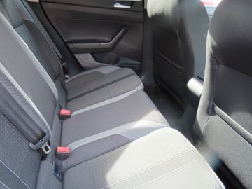 Fotografie 10 des VW Polo VI Highline 1.0 85kw R-Line Paket Pano