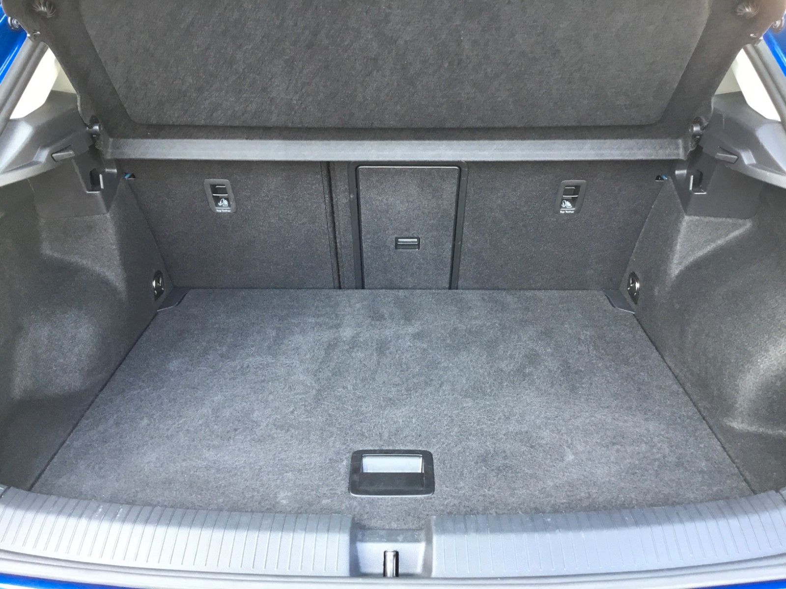 Fahrzeugabbildung Volkswagen T-Roc 1.5 TSI DSG Style+AHK+LED+ACC+17"+Kamera