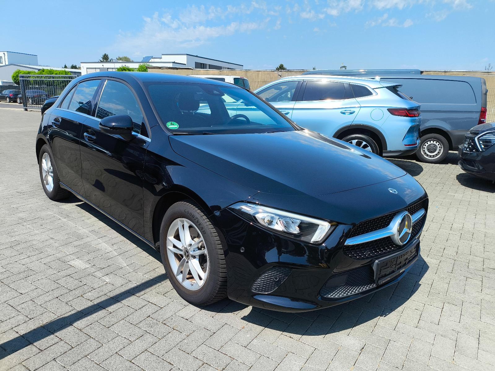 Mercedes-Benz A 180,2 HAND,KLIMA,NAVI,SITZHEIZUNG,PDC