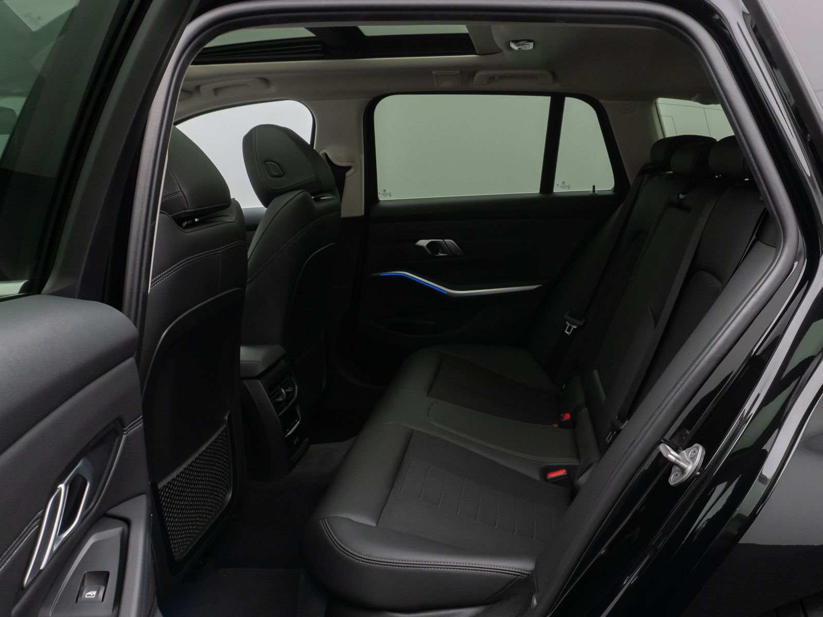 Fahrzeugabbildung BMW 320d SportLine Panorama DAB HiFi Stop&Go Komfort