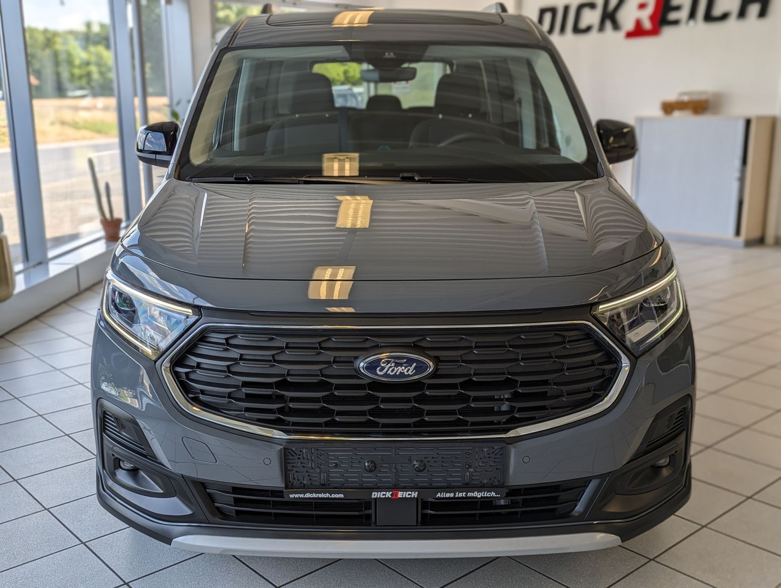 Fahrzeugabbildung Ford Grand Tourneo L2 Active 7-Sitz Bi-LED Pano AHK