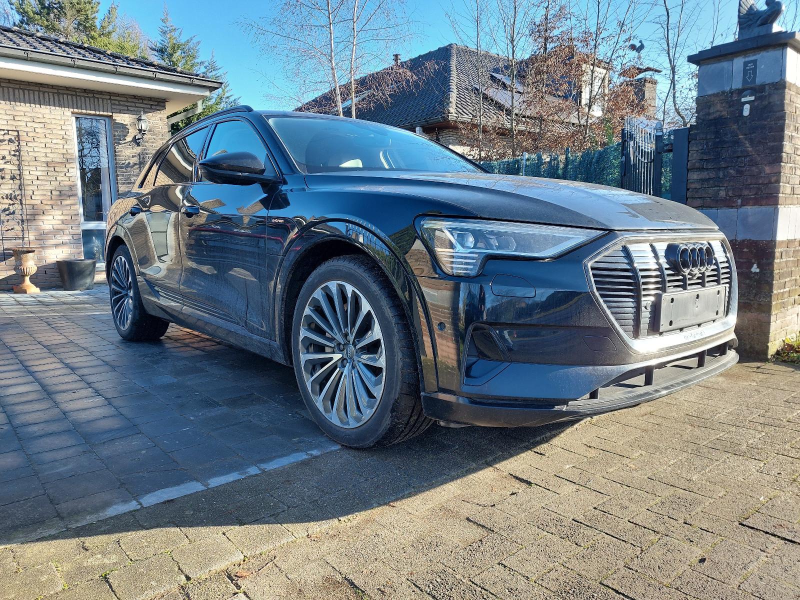 Audi e-tron 55 quattro*HEADUP*PANO*MATRIX*360*LEATHER