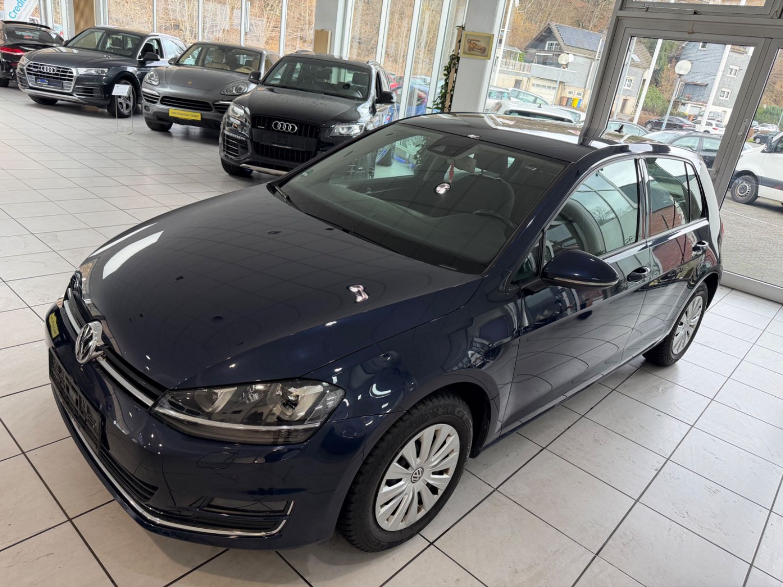 Fahrzeugabbildung Volkswagen Golf VII Lim. Highline BMT