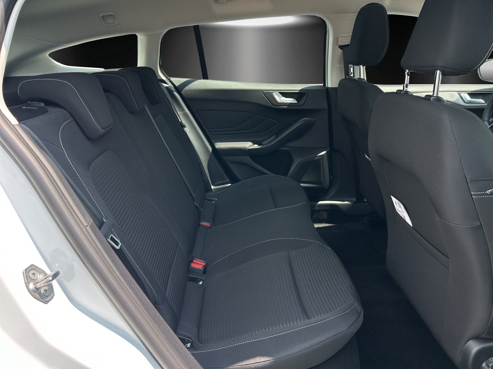 Fahrzeugabbildung Ford Focus Titanium Turnier Winter P. e.Call Kamera