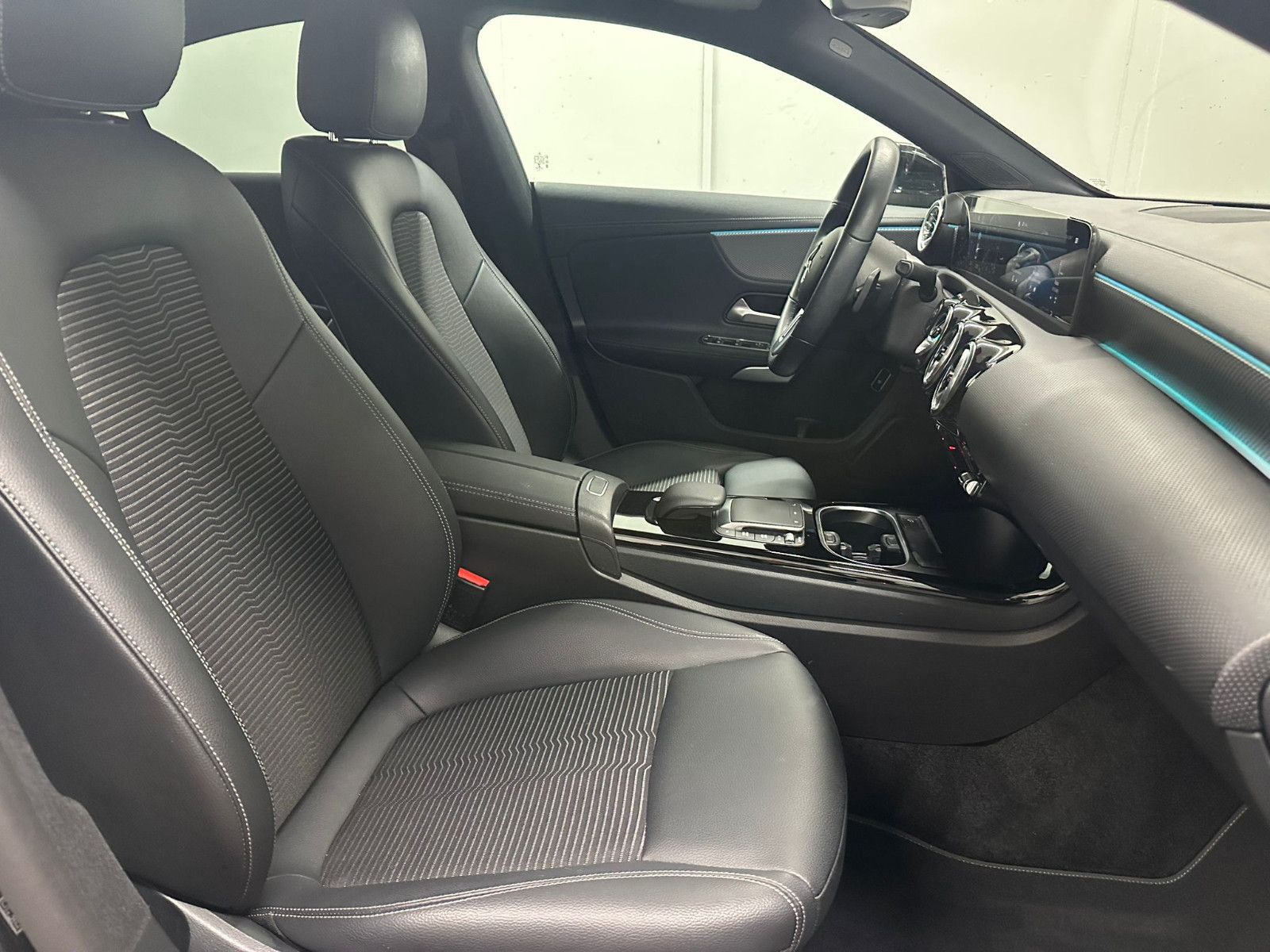 Fahrzeugabbildung Mercedes-Benz CLA 220 d DCT *Progressive*KAMERA*AMBILIGHT