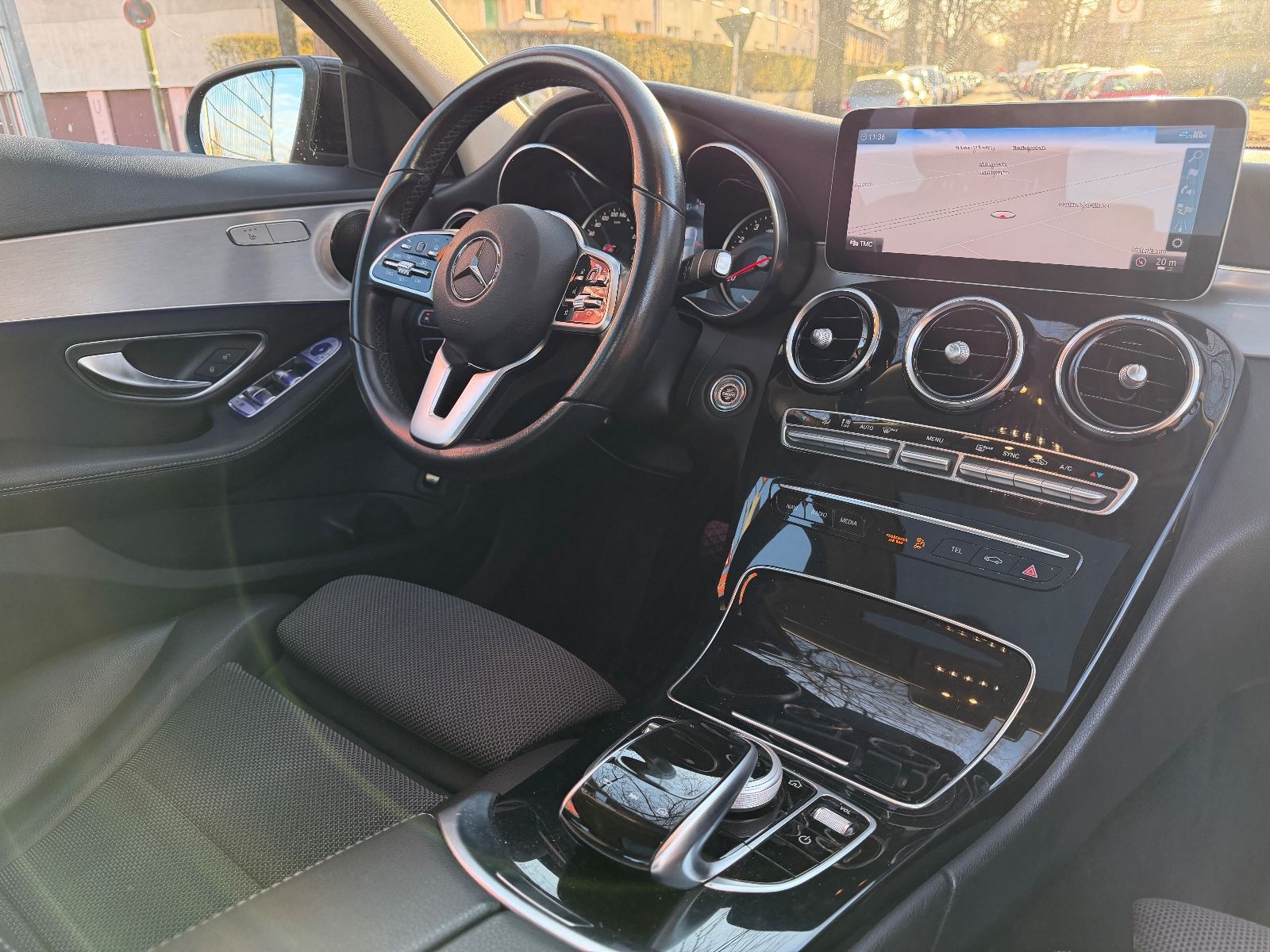 Fahrzeugabbildung Mercedes-Benz C 200 Lim. Avantgarde*SCHIEBEDACH*LED*ACC*TEILLE