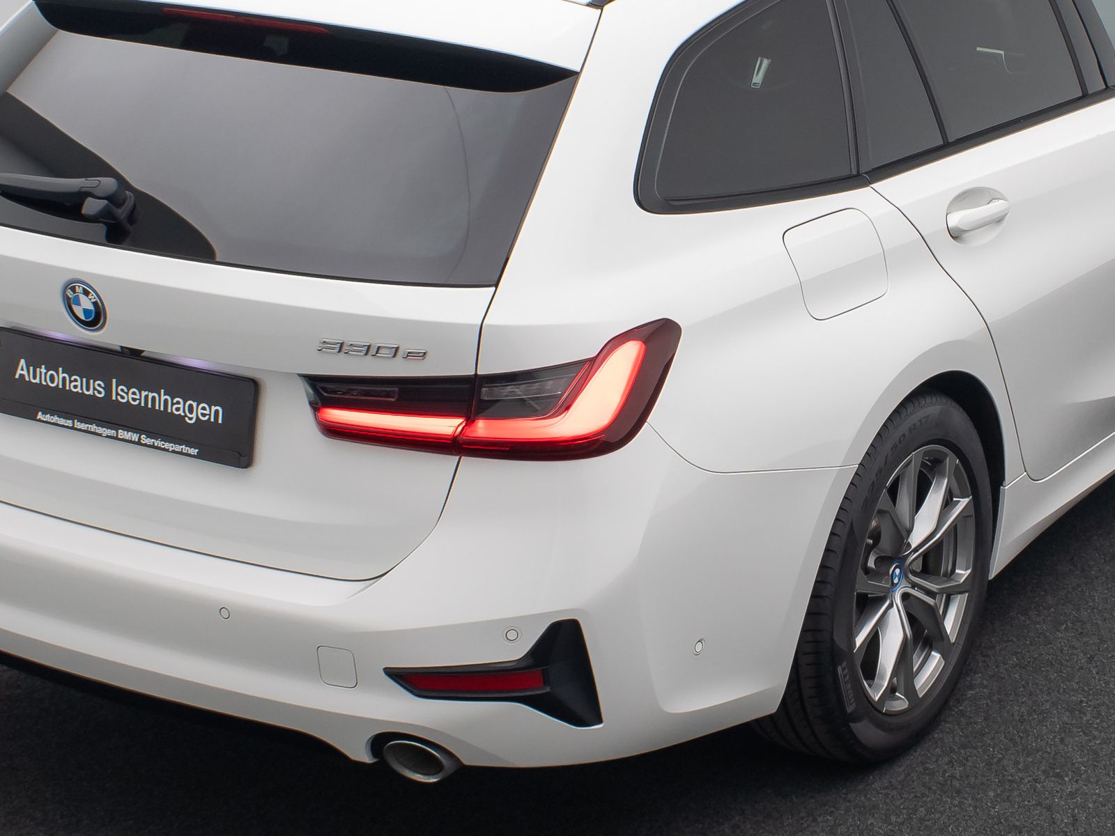 Fahrzeugabbildung BMW 330e Sport Line DAB Kamera Parkassistent Alarm