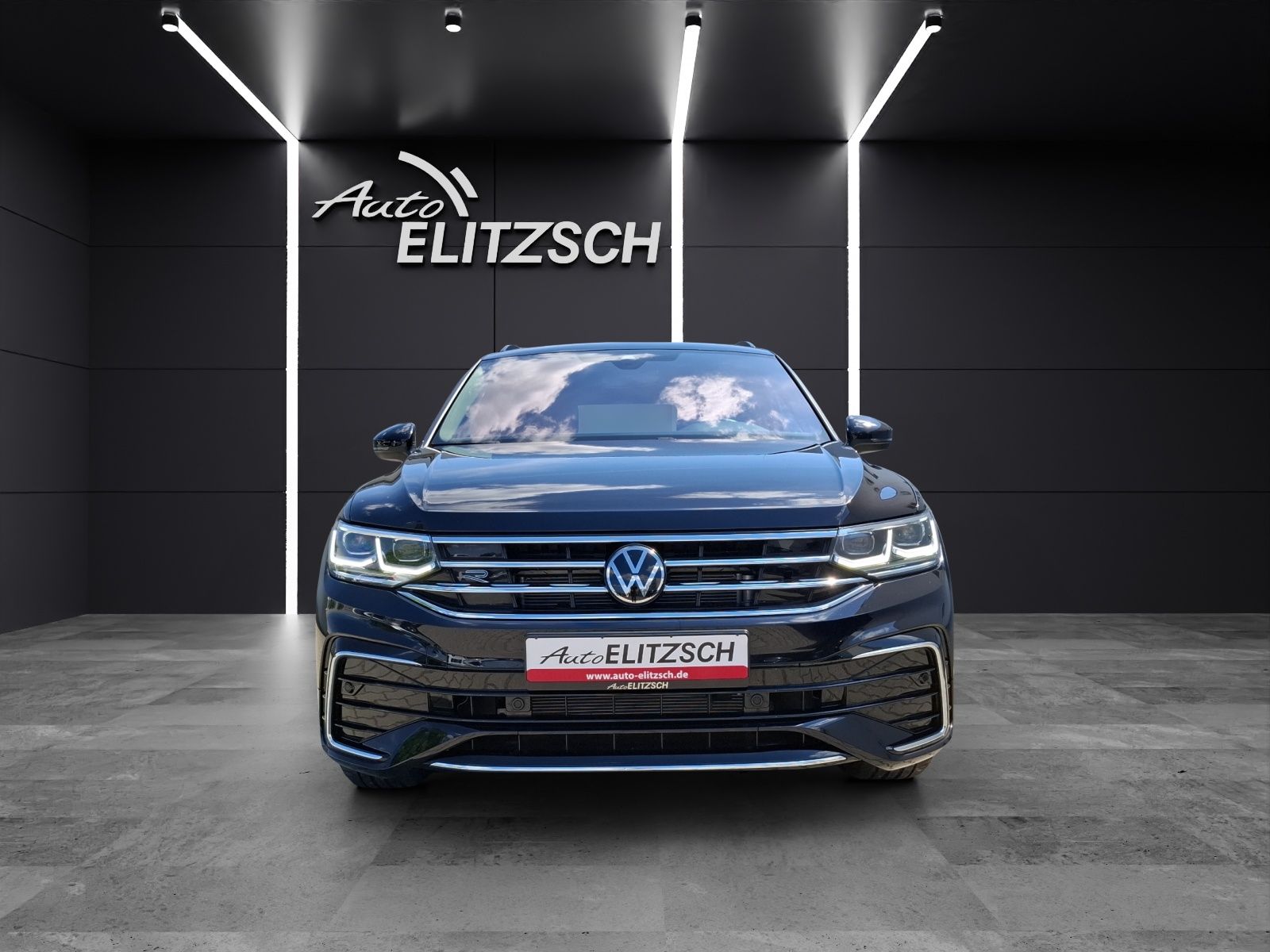 Fahrzeugabbildung Volkswagen Tiguan TDI R-Line DSG 4M STH Matrix AHK Navi AID