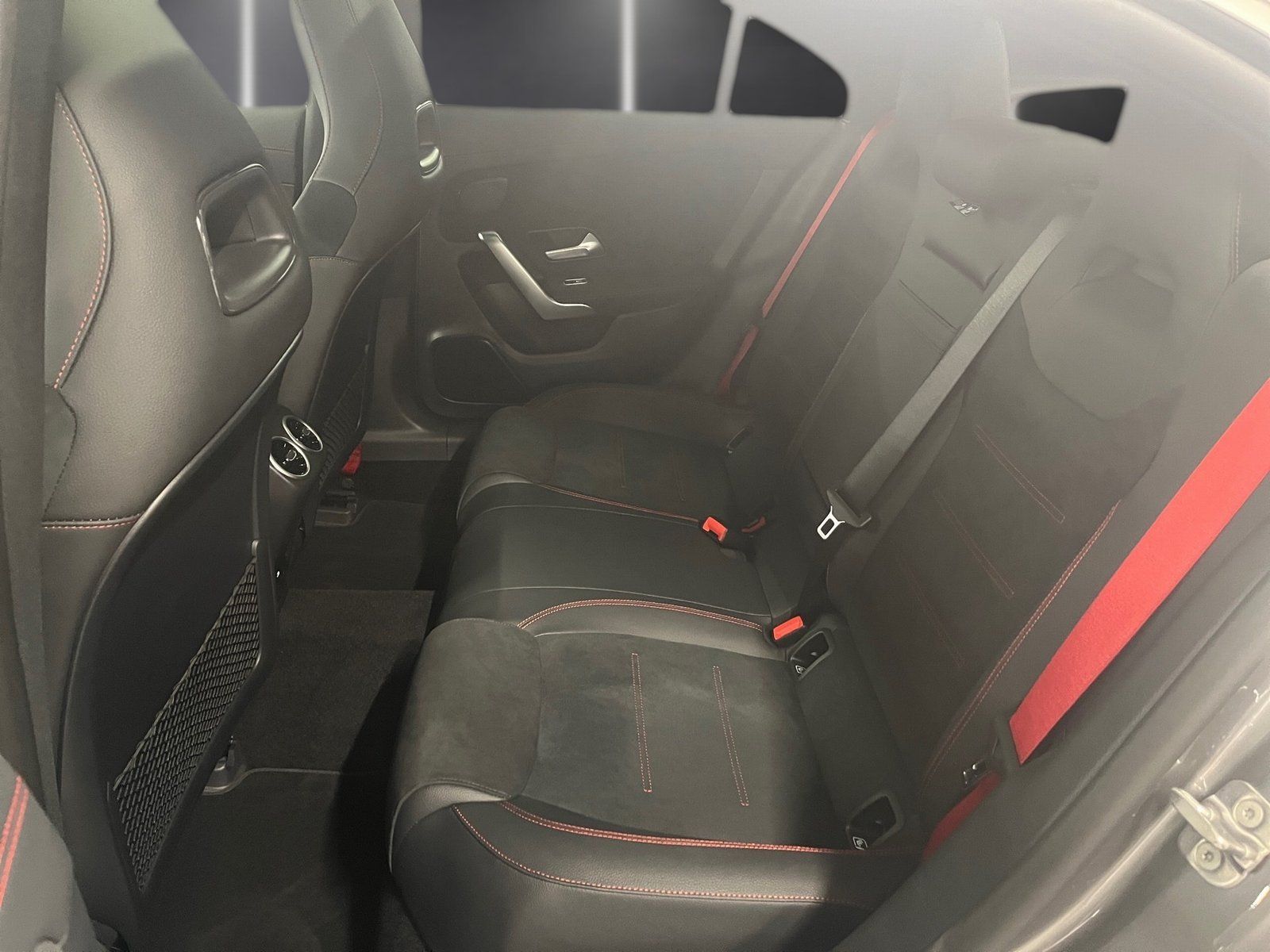 Fahrzeugabbildung Mercedes-Benz CLA 35 AMG 4M +*Pano*HUD*MuBeam*Distro*AHK*360°*
