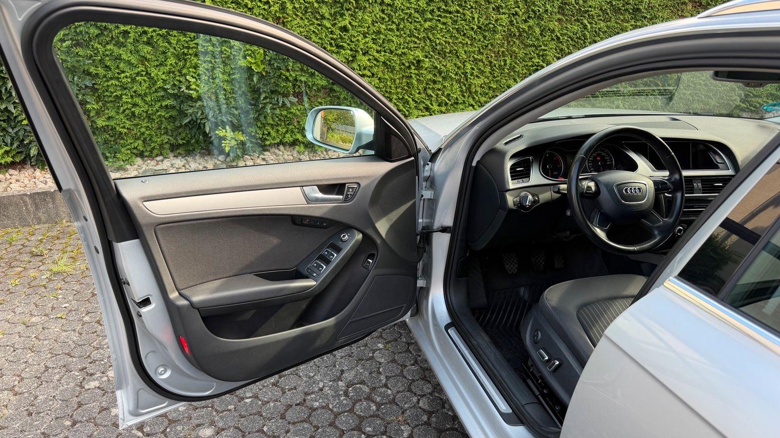 Audi A4 2012 — photo 10