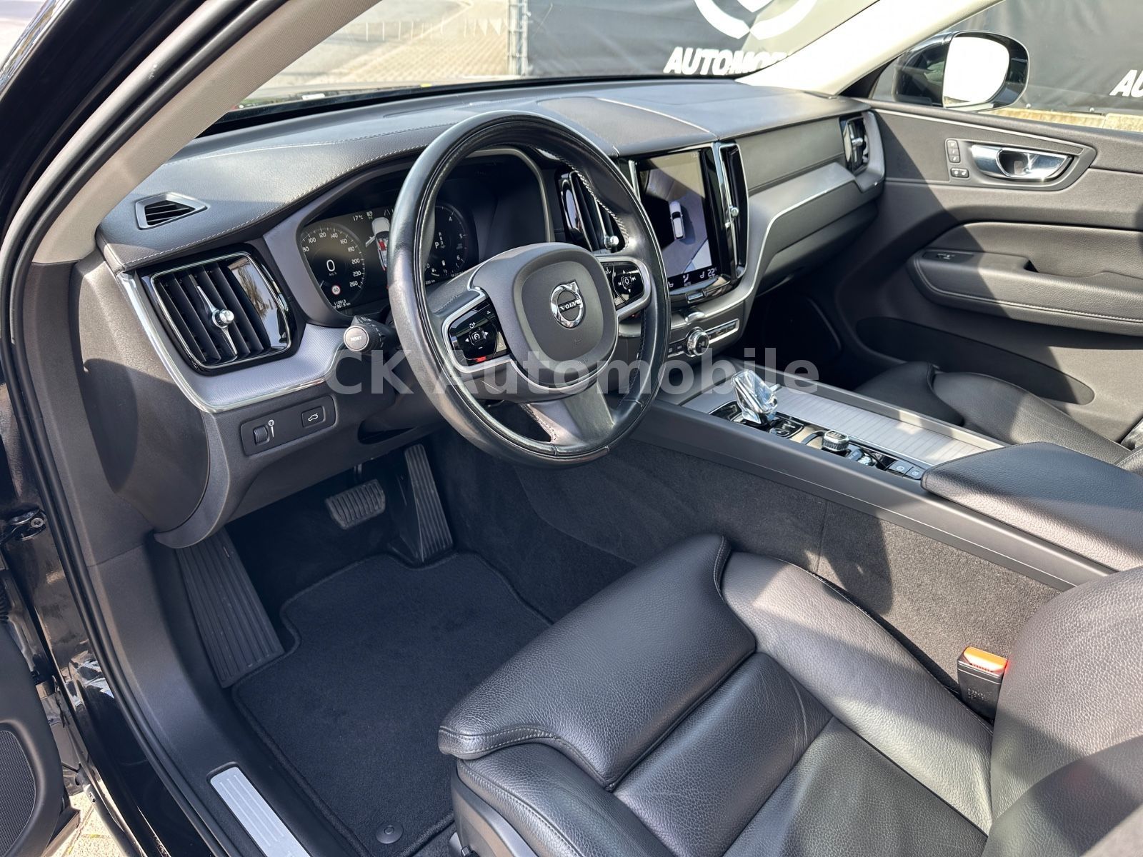 Fahrzeugabbildung Volvo XC60 B4 Inscription 2WD/Leder/Pano/LED/BLIS/360°