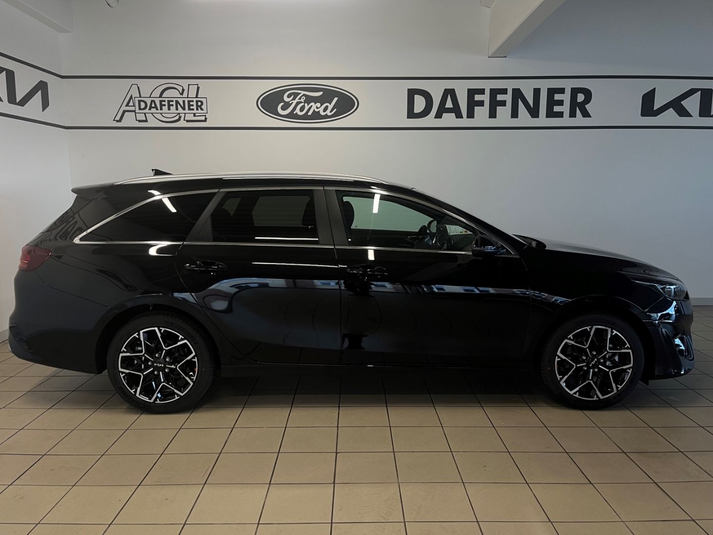 Fahrzeugabbildung Kia Ceed_sw Sportswagon GT Line 1.5 T-GDI JBL SHZ