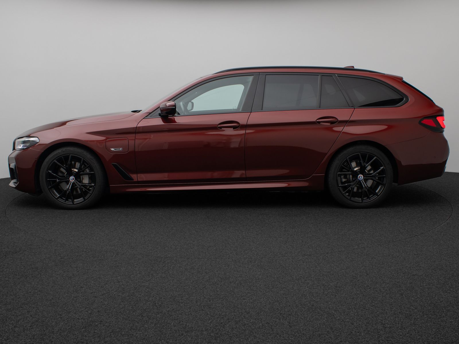 Fahrzeugabbildung BMW 530e M Sport Panorama Kamera HUD DAB H/K AHK 19"