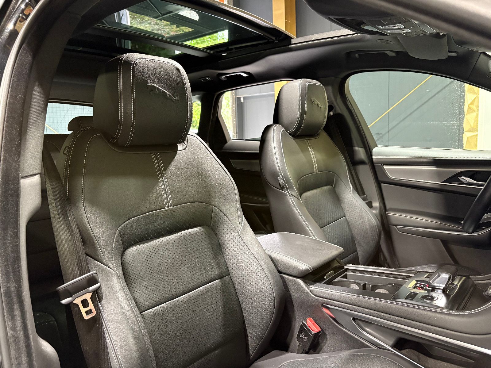 Fahrzeugabbildung Jaguar F-PACE R-Dynamic SE AWD/D300/PANO/APPLE/MEMORY/