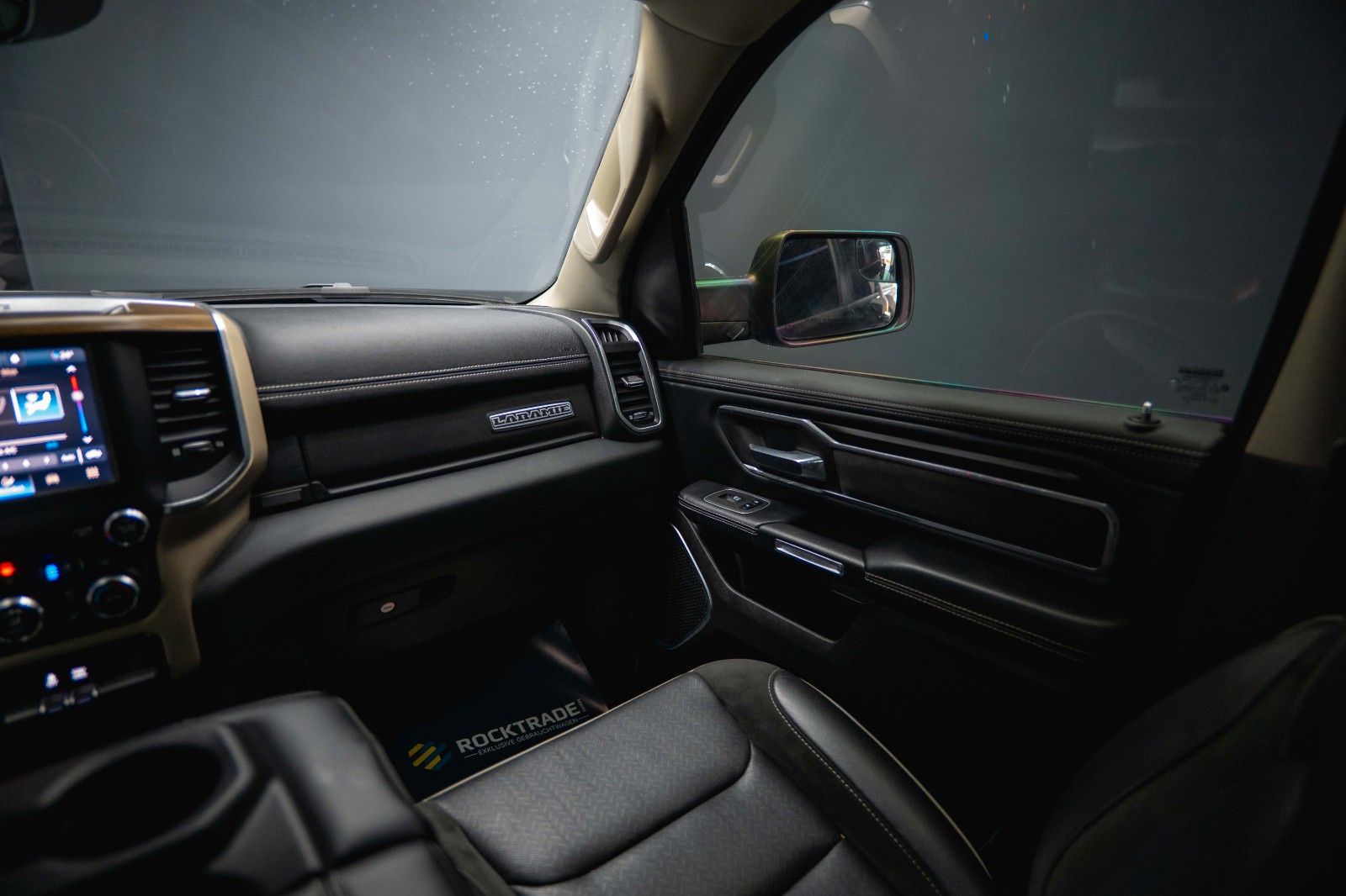 Fahrzeugabbildung Dodge RAM 5.7 V8 HEMI 4x4 LARAMIE Offroad Night LED