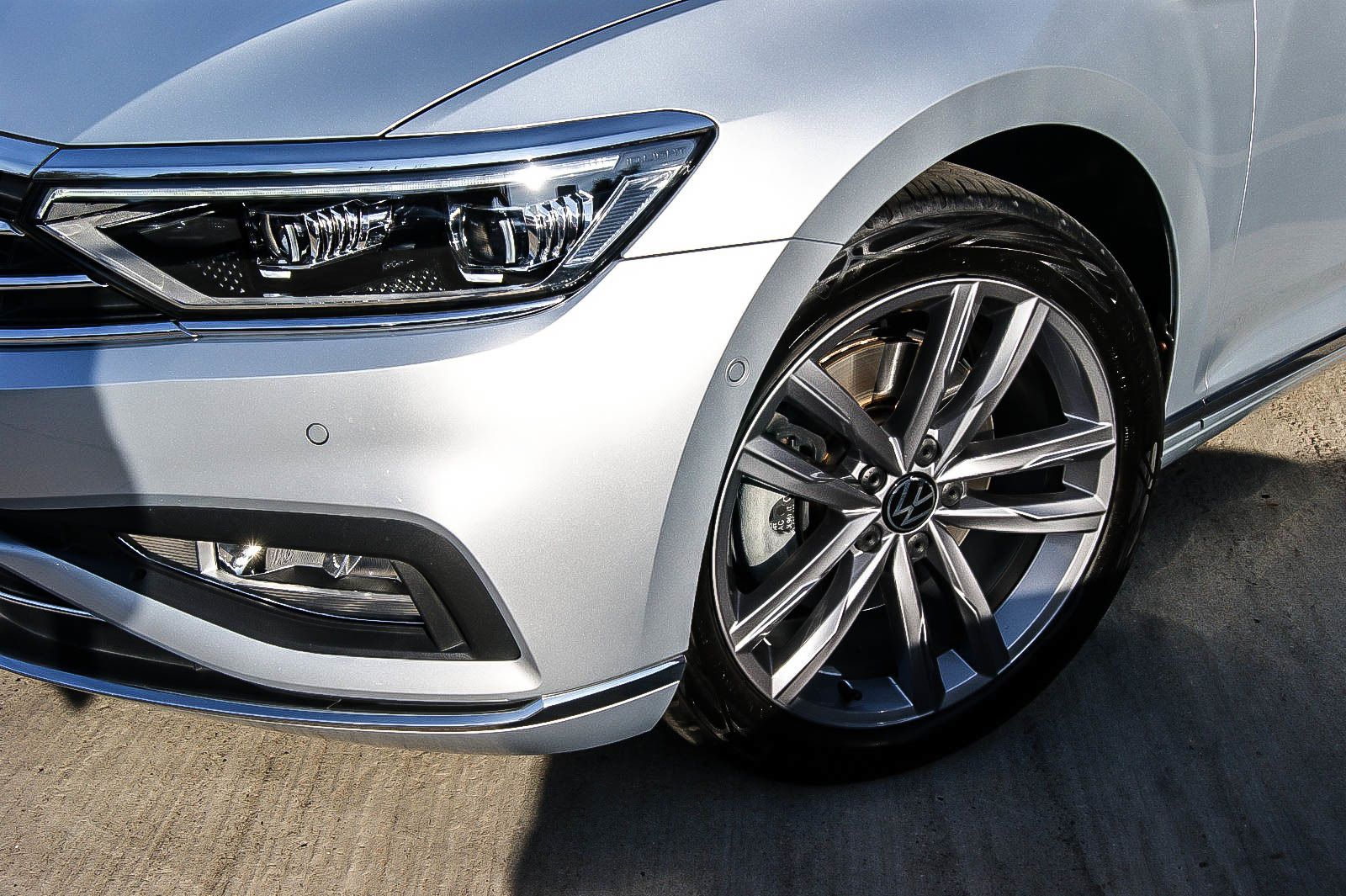 Fahrzeugabbildung Volkswagen Passat Variant 2.0 TDI Elegance VIRTUAL MATRIX