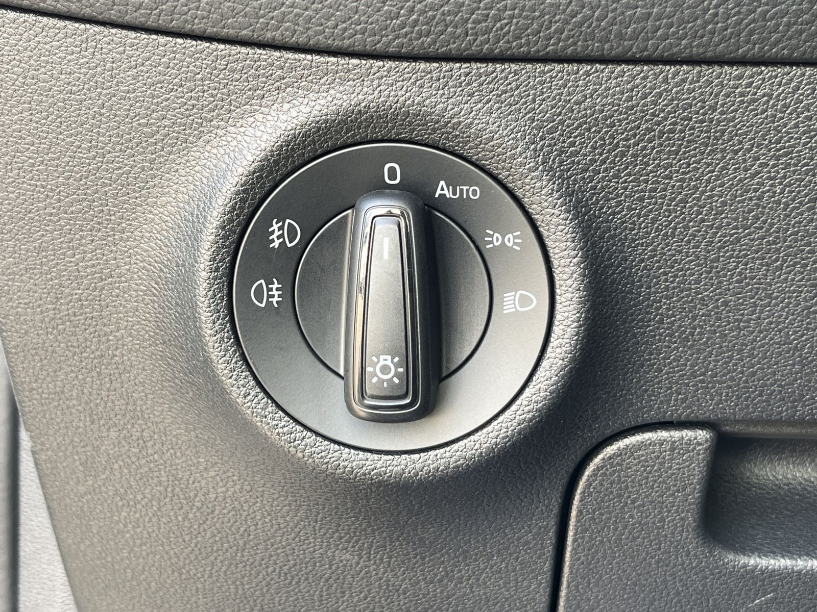 Fahrzeugabbildung SKODA Kodiaq Sportline 4x4*SHZ*LHZ*NAVI*AHK*ACC**
