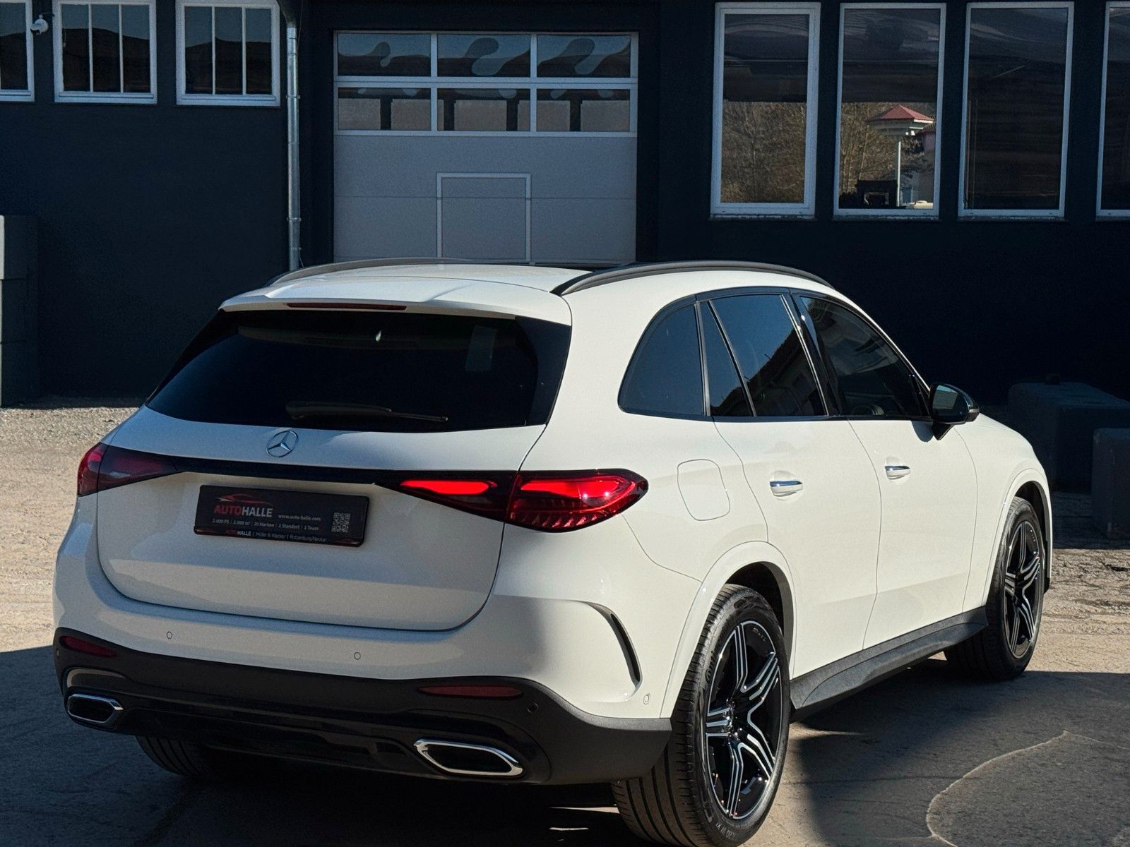 Fahrzeugabbildung Mercedes-Benz GLC 200 4M AMG + Pano Standhzg Burmester ACC AHK
