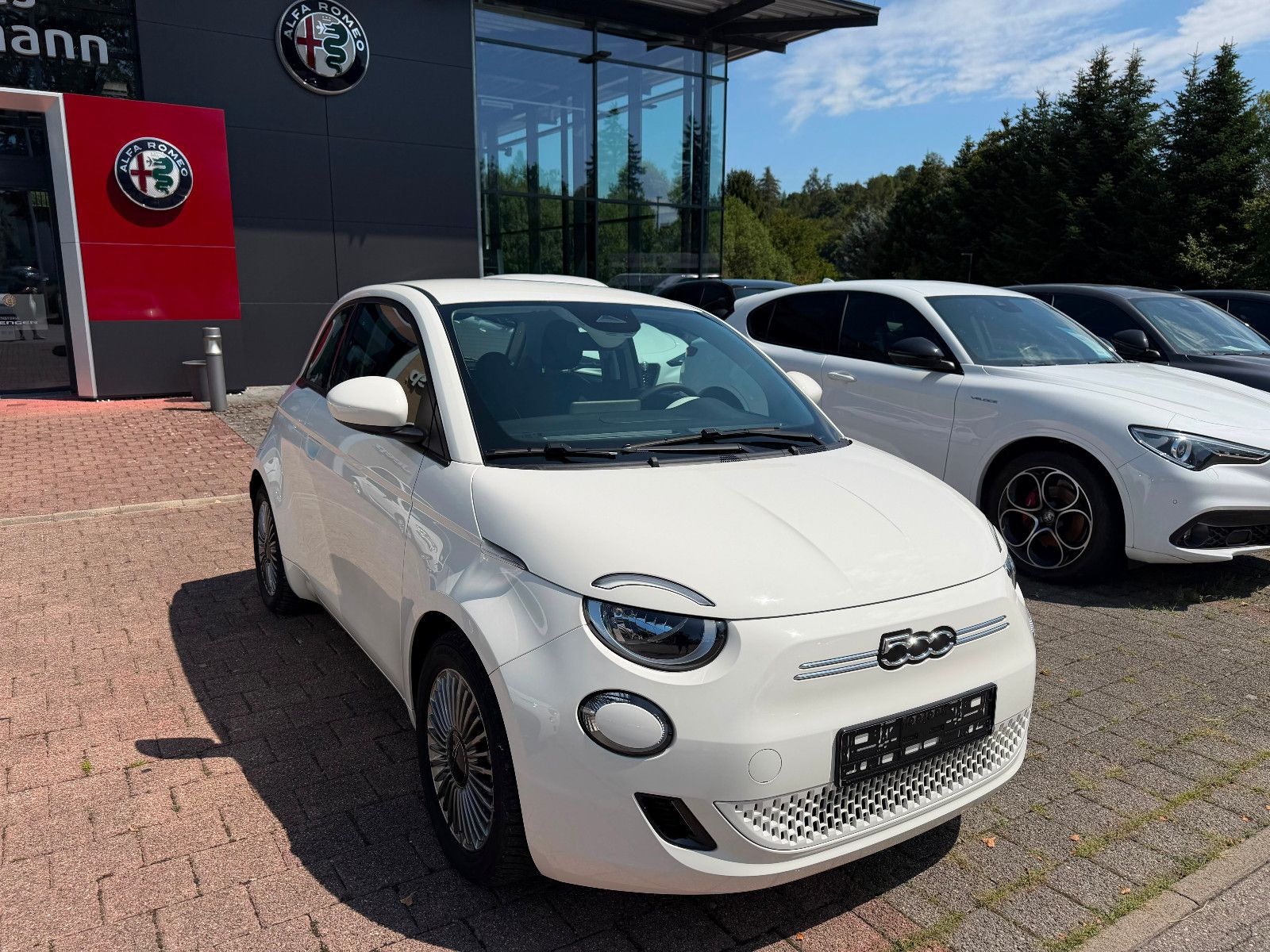 Fahrzeugabbildung Fiat 500E