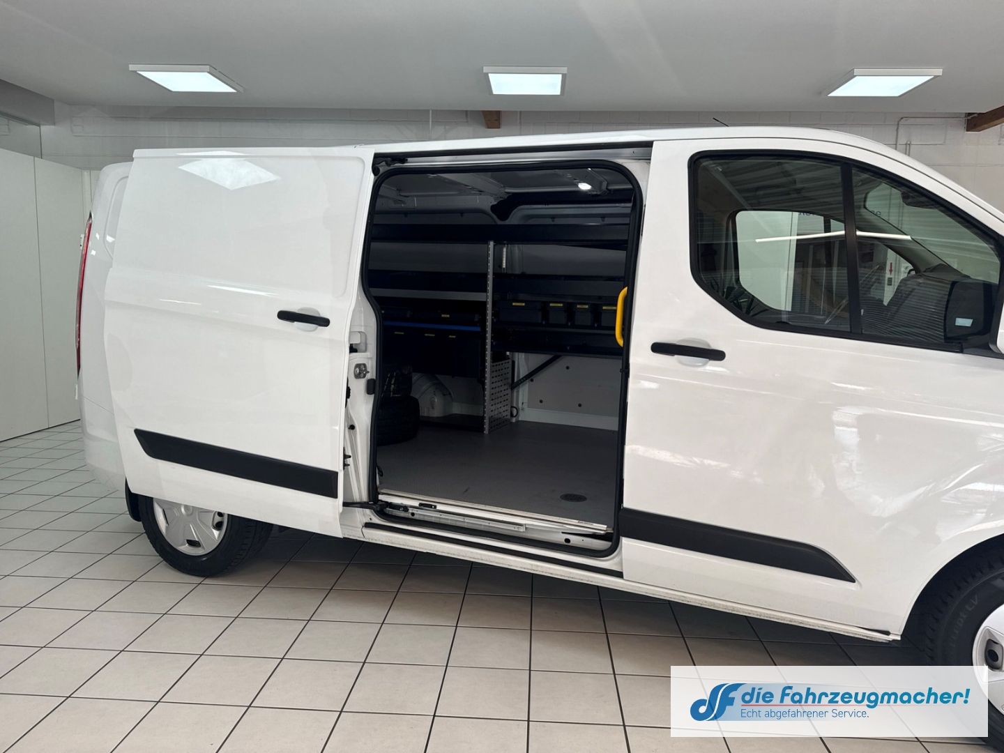 Fahrzeugabbildung Ford Transit Custom Kasten 320 AUTOMATIK L2 Trend 2.0
