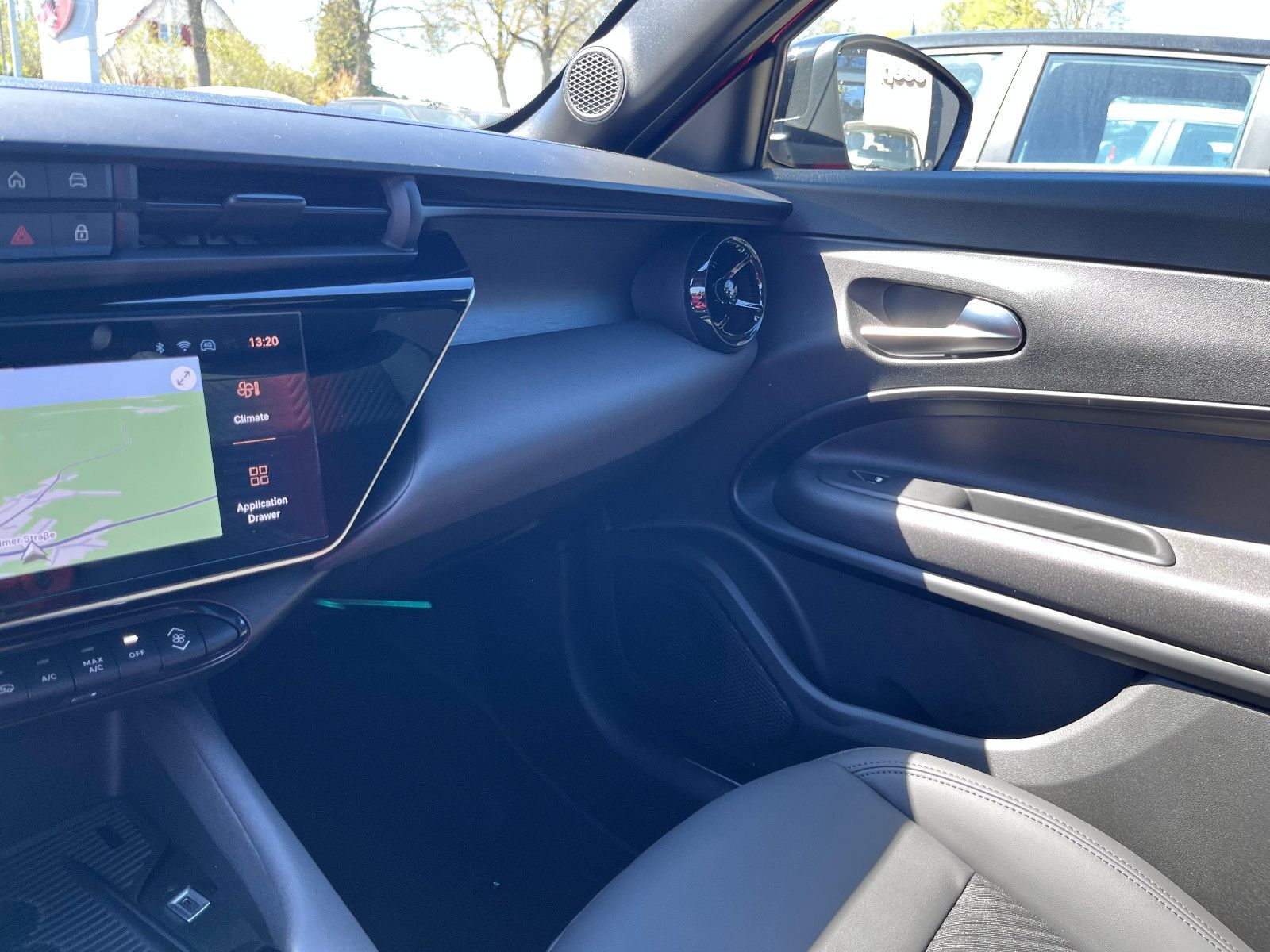 Fahrzeugabbildung Alfa Romeo Junior Ibrida 1.2 VGT 48V-Hybrid 107 kW ti