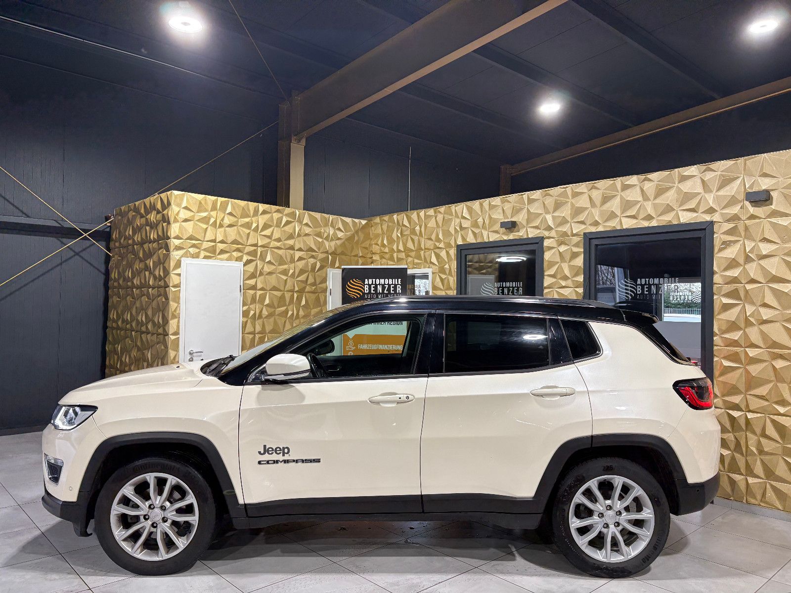 Fahrzeugabbildung Jeep Compass Limited FWD/NAVI/KAMERA/SOUND/DAB/SHZ