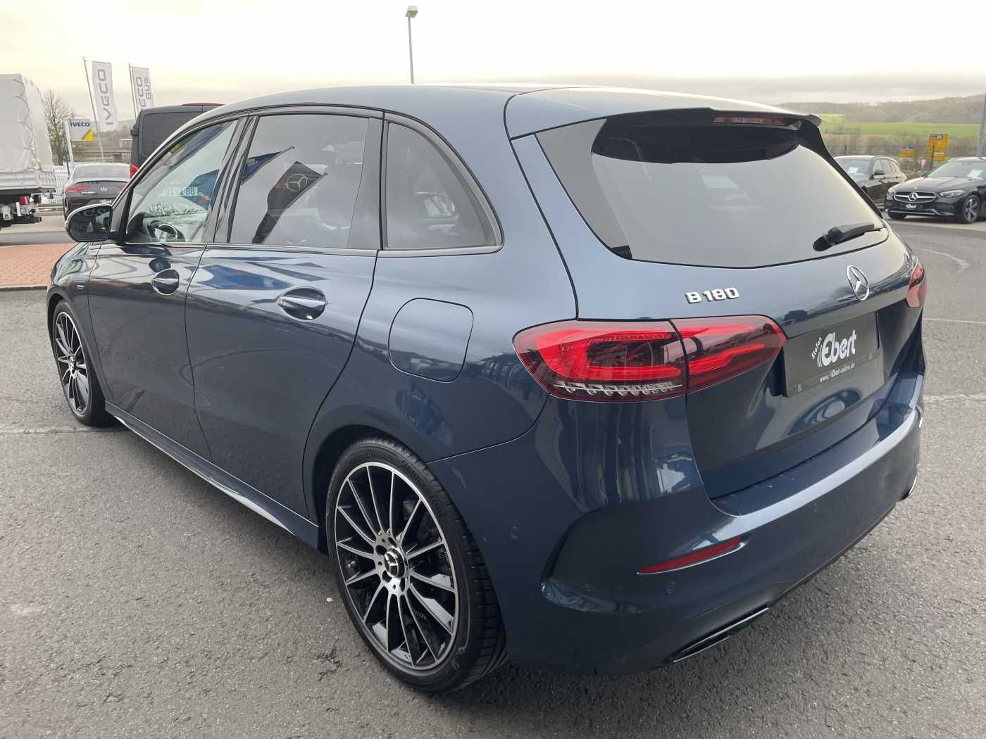 Fahrzeugabbildung Mercedes-Benz B 180 AMG+Night+Ambiente+R-Kamera+ 19'+TOTW+