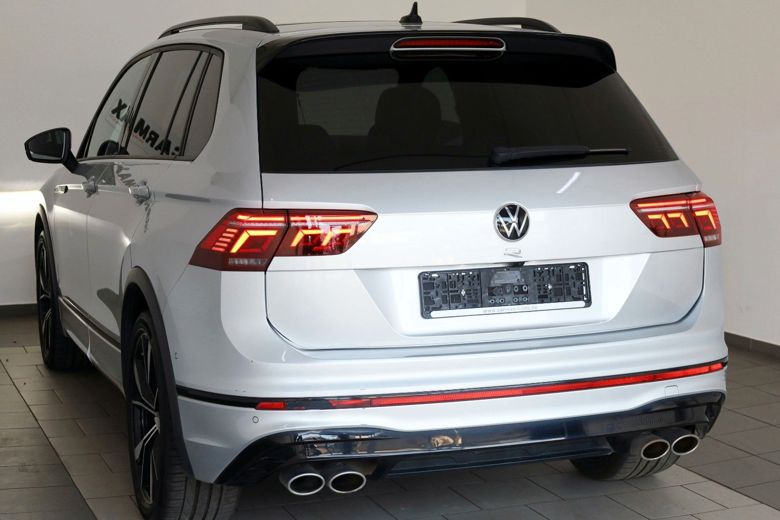 Fahrzeugabbildung Volkswagen Tiguan R 4M Leder,Navi,LED,PanDach,Harman/K,Memo