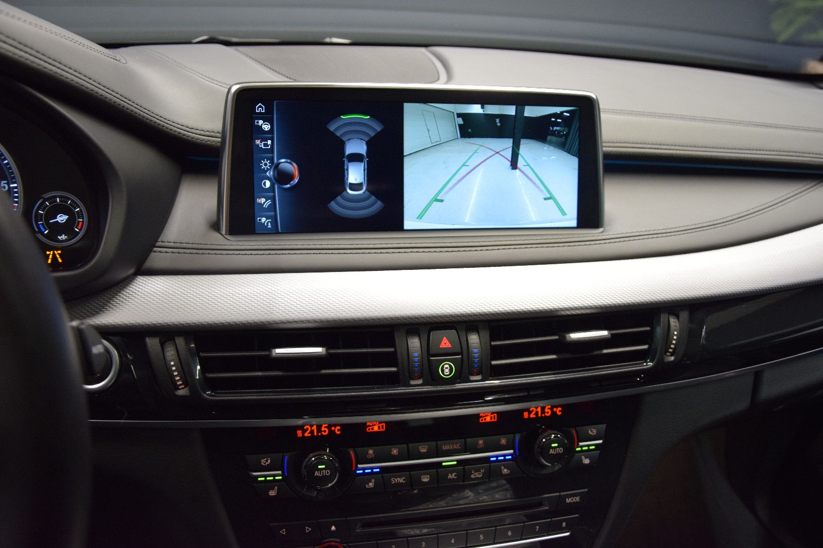 Fahrzeugabbildung BMW X6 M50 HUD TV 360 Pano Memory Sitzlüftung H&K