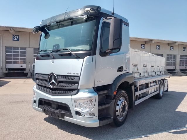 Mercedes-Benz ANTOS 18 33 FISCHTRANSPORTER