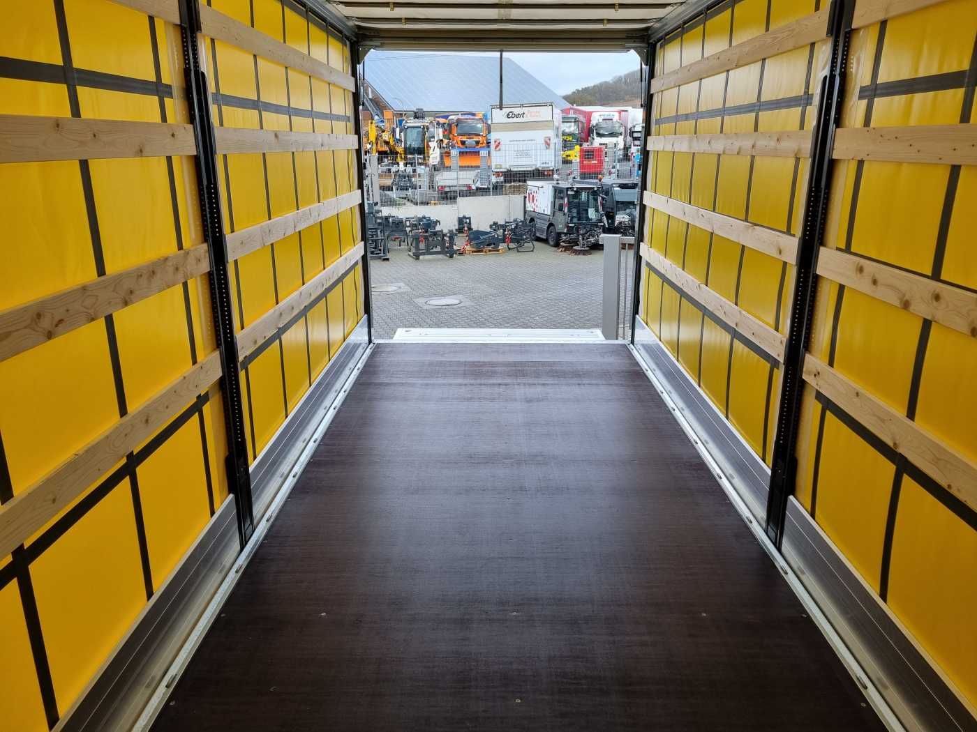 Fahrzeugabbildung Iveco Eurocargo ML180E32/FP Curtainsider + LBW 2x AHK