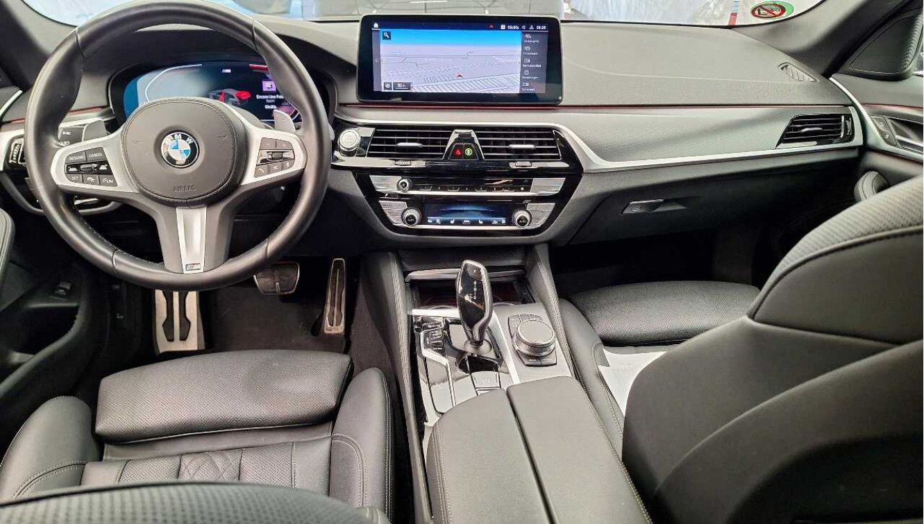 Fahrzeugabbildung BMW 530d xDr M Sport LED/ACC/NAVI/VIRTU/HIFI/19"LM