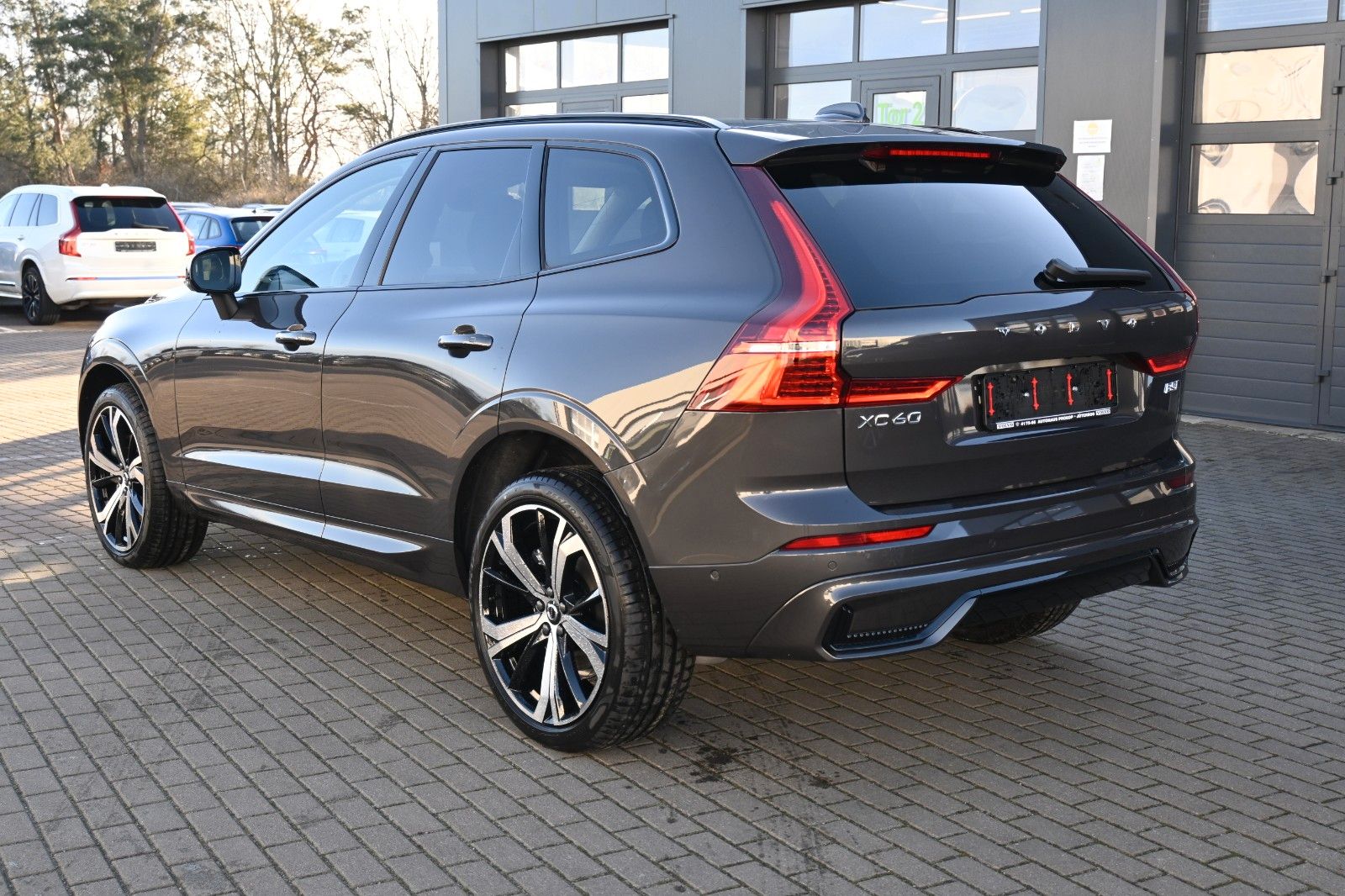 Fahrzeugabbildung Volvo XC60 B5 AWD Plus Dark*H&K*LUFT*360°* ACC*AHK