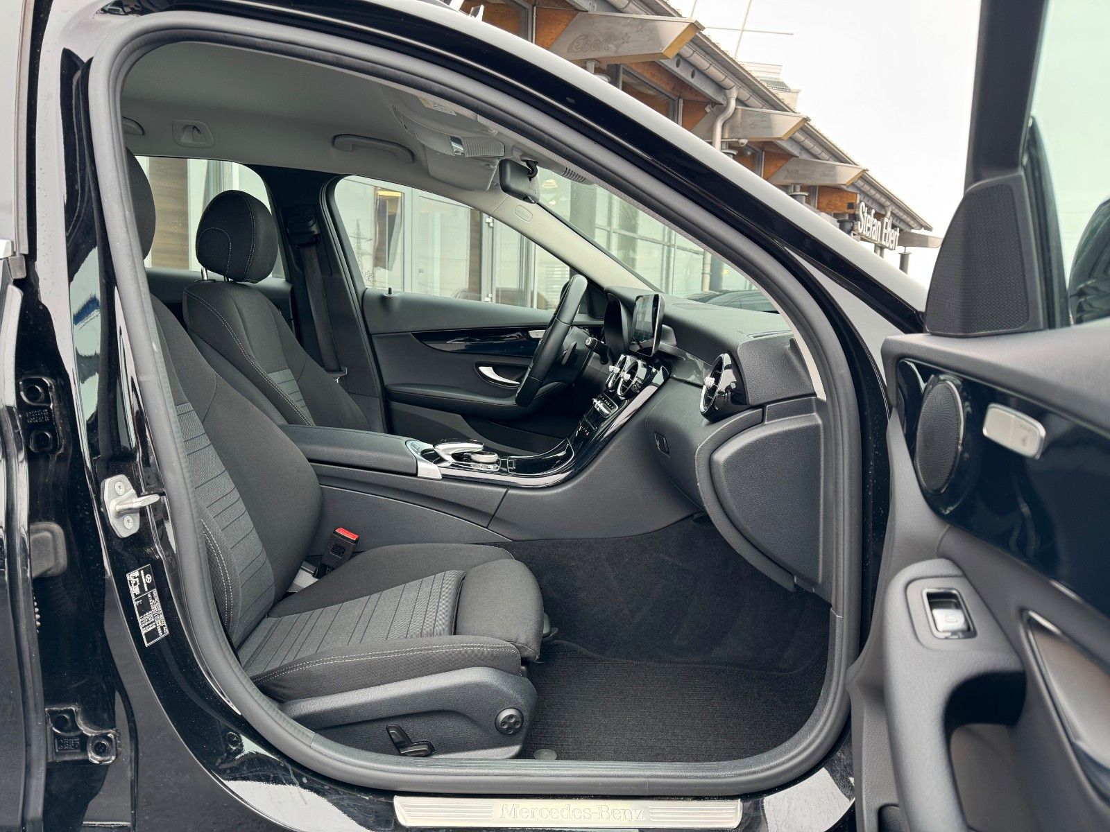 Fahrzeugabbildung Mercedes-Benz C 200d T LED+EasyPack+CarPlay+SHZ+Navi+