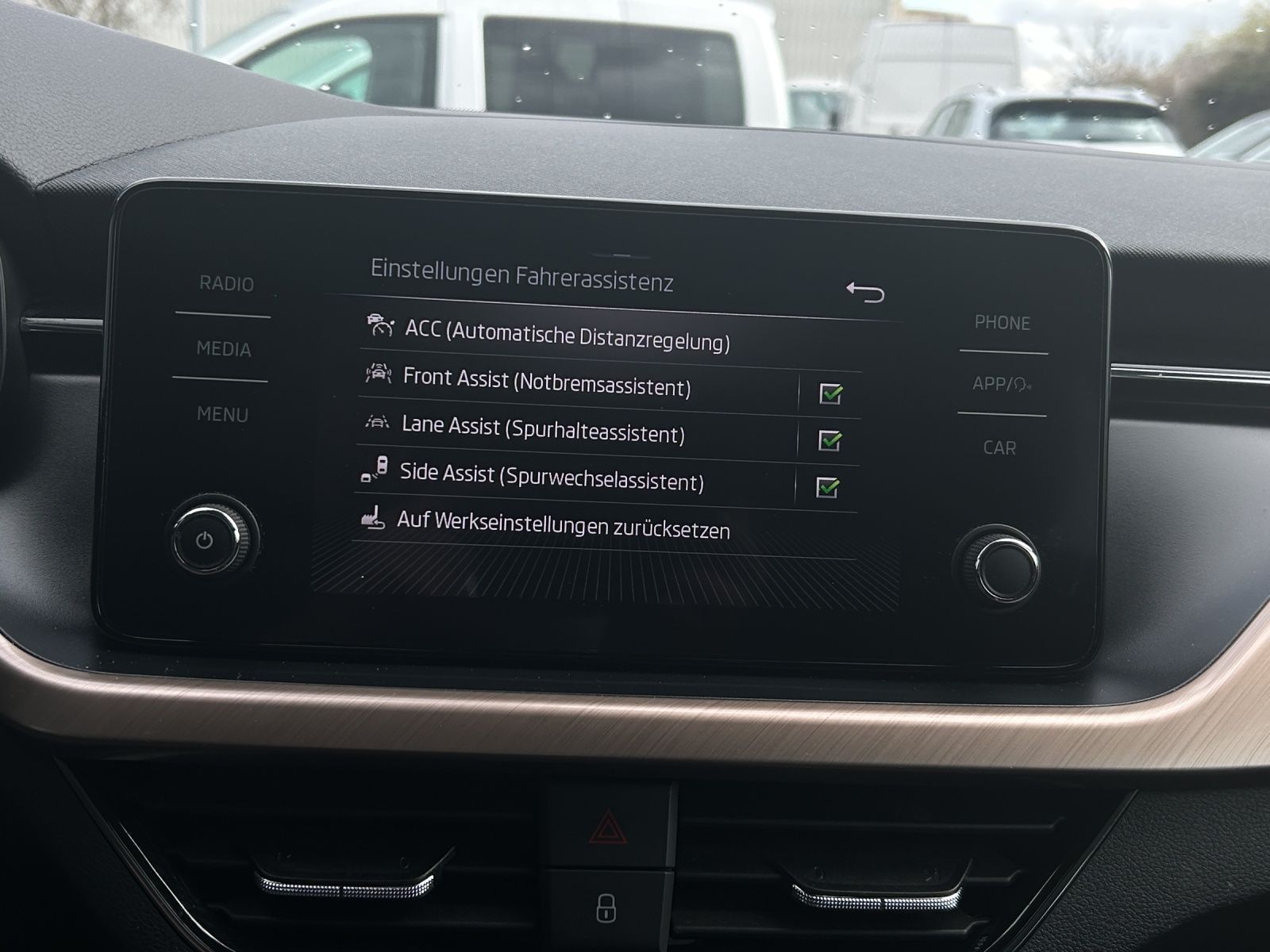 Fahrzeugabbildung SKODA Kamiq Style TSI LED ACC SH Ambiente Klima