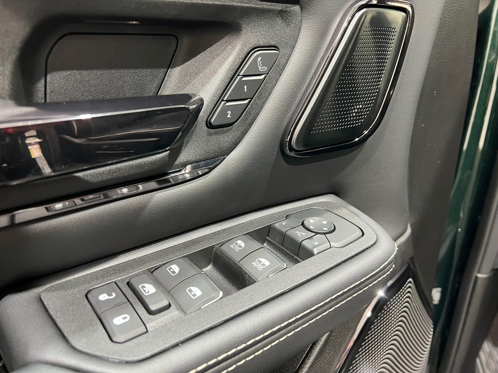 Fahrzeugabbildung Dodge RAM 1500 Limited Night  5,7L V8 HEMI