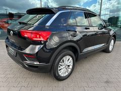 Fahrzeugabbildung Volkswagen T-Roc 1.5 TSI DSG Sitzheizung PDC Bluetooth
