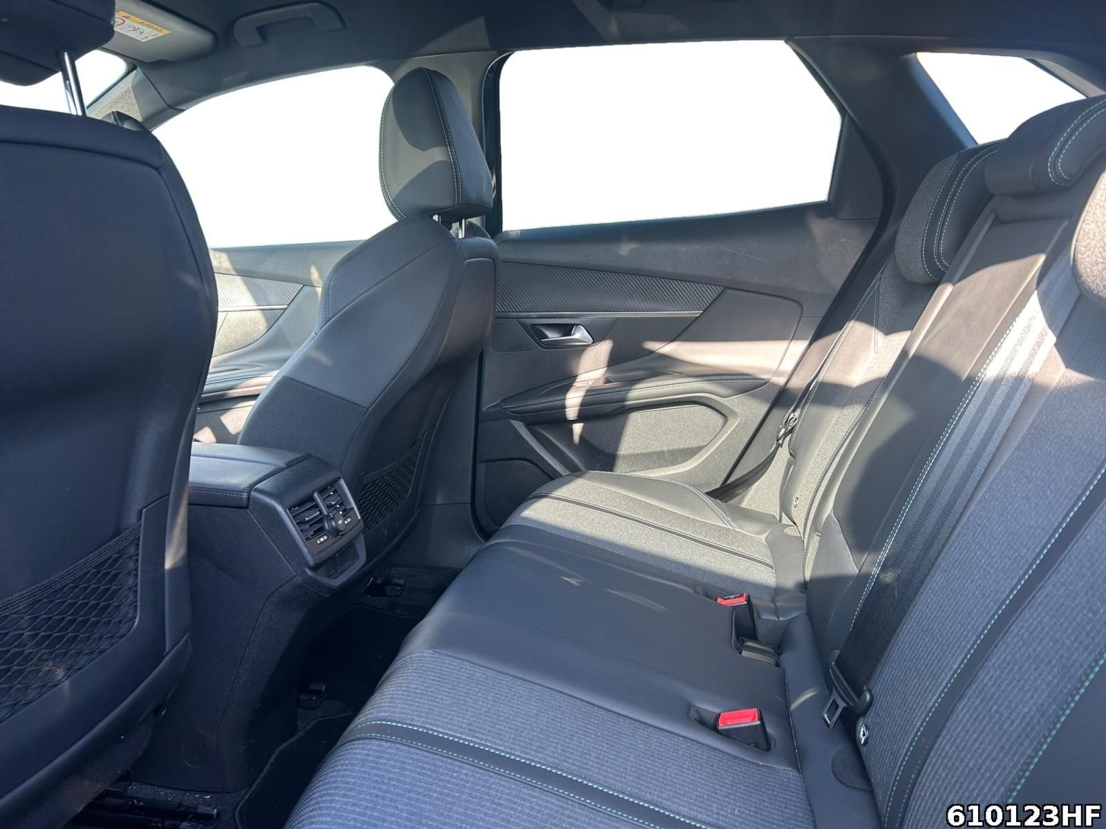 Fahrzeugabbildung Peugeot 3008 Allure Pack PureTech 130 EAT8