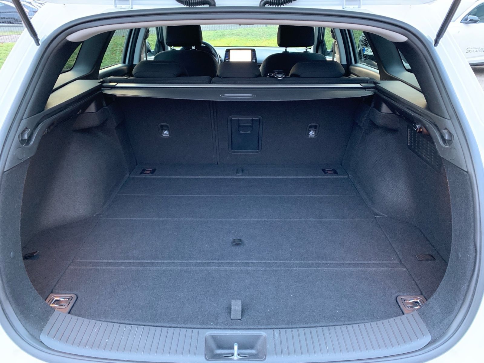 Fahrzeugabbildung Hyundai i30 Kombi 1.4 T-GDI 7-DCT YES! Plus LED AHK