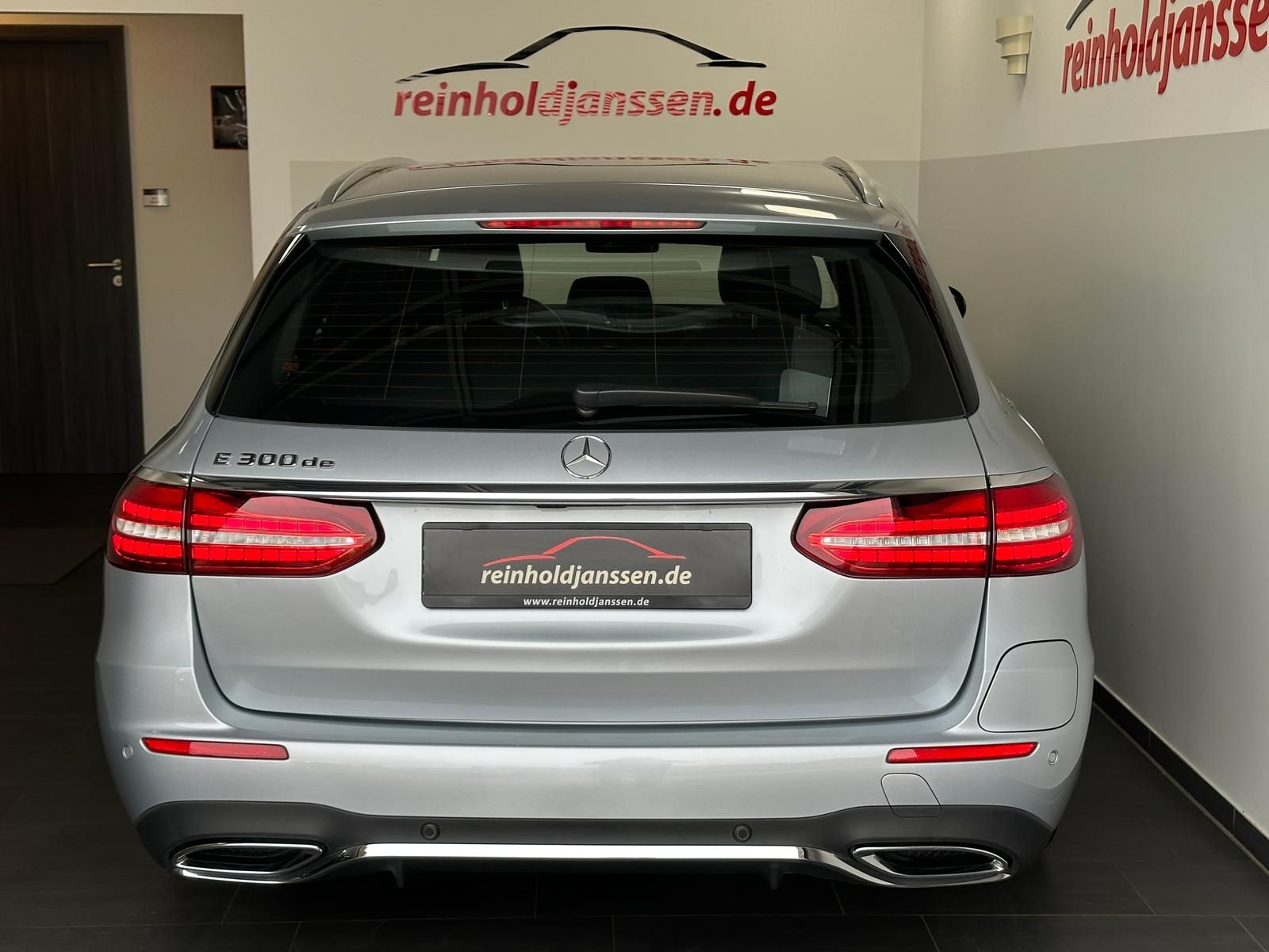 Mercedes-Benz E 300 de AMG Distronic+_Burmester_360°_Multibeam imagem 3