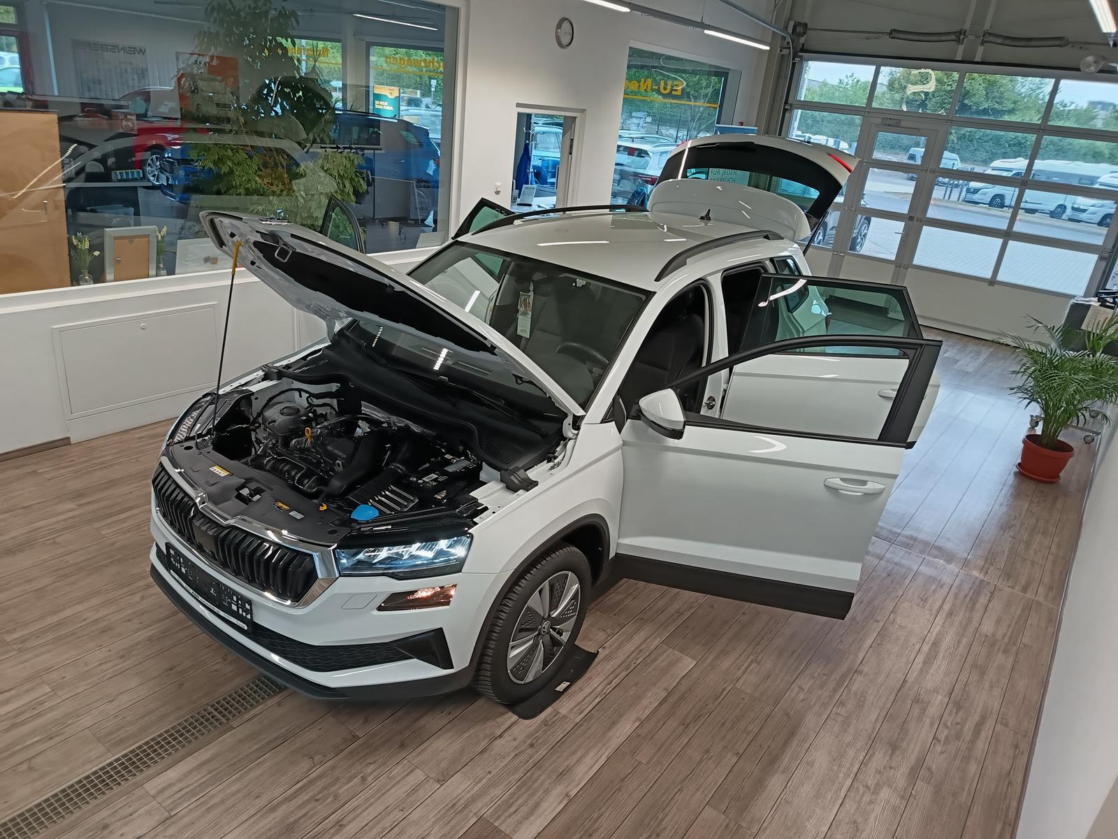Skoda Karoq Style 1,5TSI DSG*AHK-VORBER*NAVI*LED*R-KAM