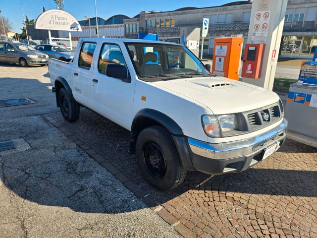 Nissan Navara 4x4 con 240.000km 5posti NEOPATENT